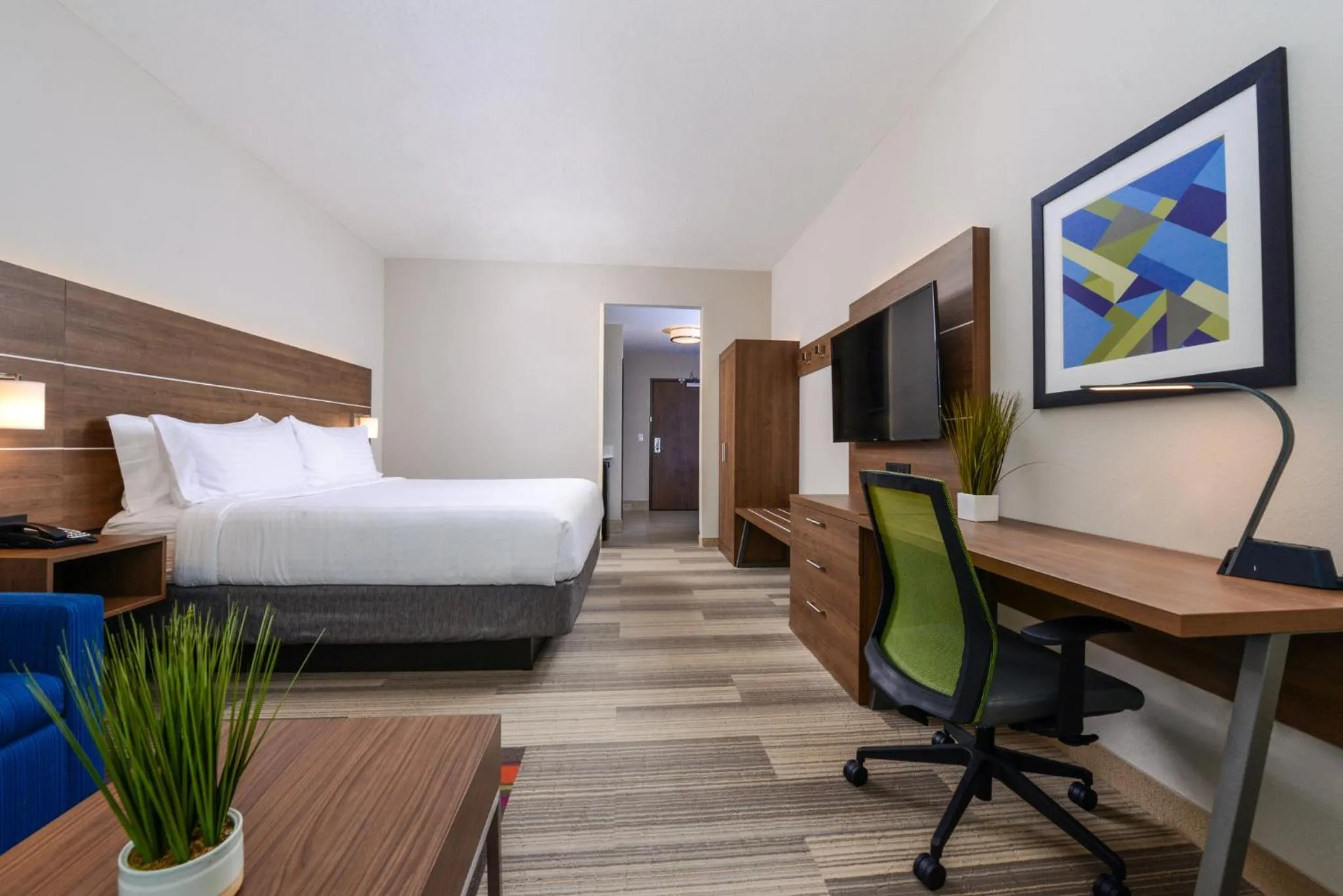 King Suite in Holiday Inn Express & Suites - St. Petersburg - Madeira Beach by IHG