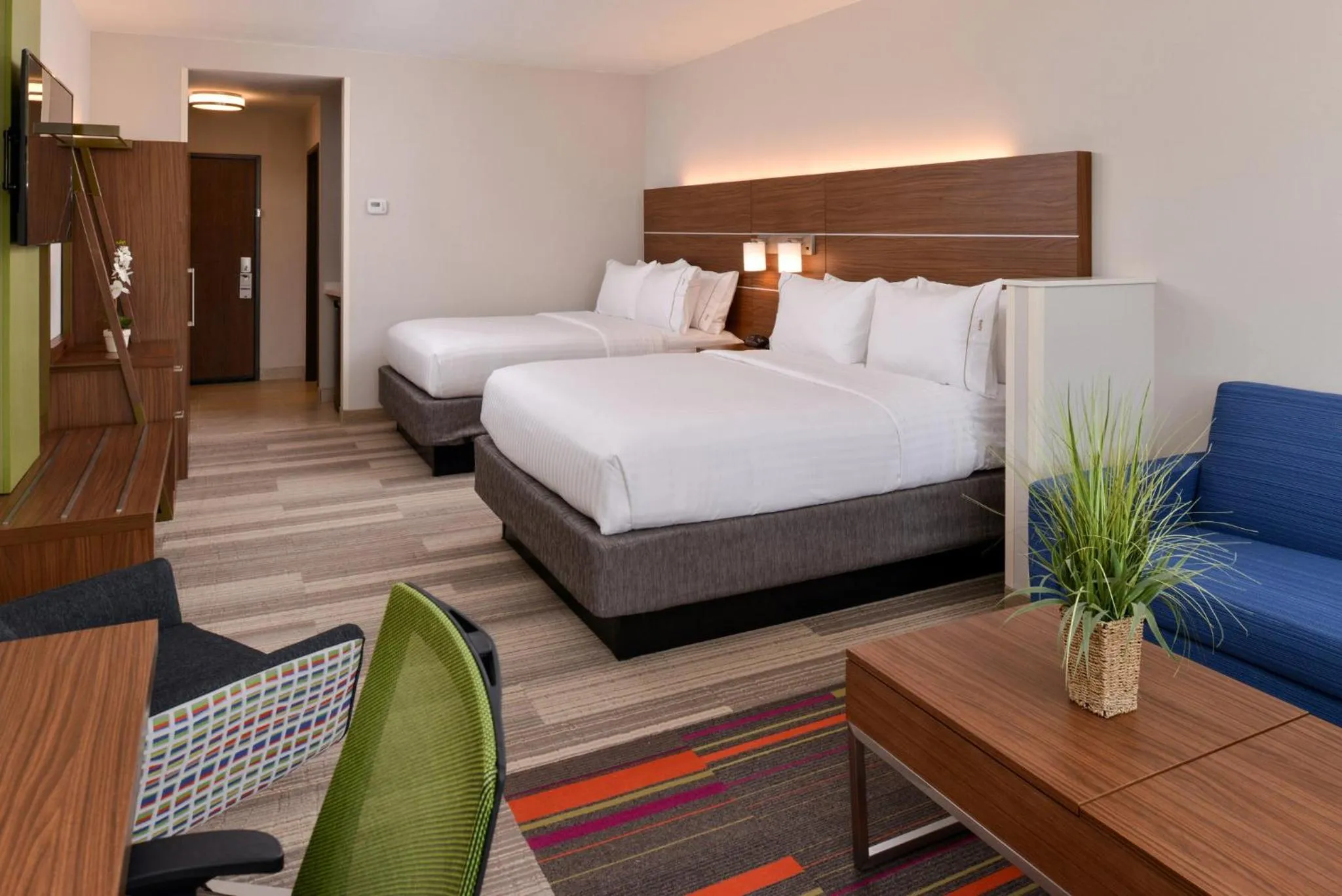 Queen Suite with Two Queen Beds in Holiday Inn Express & Suites - St. Petersburg - Madeira Beach by IHG