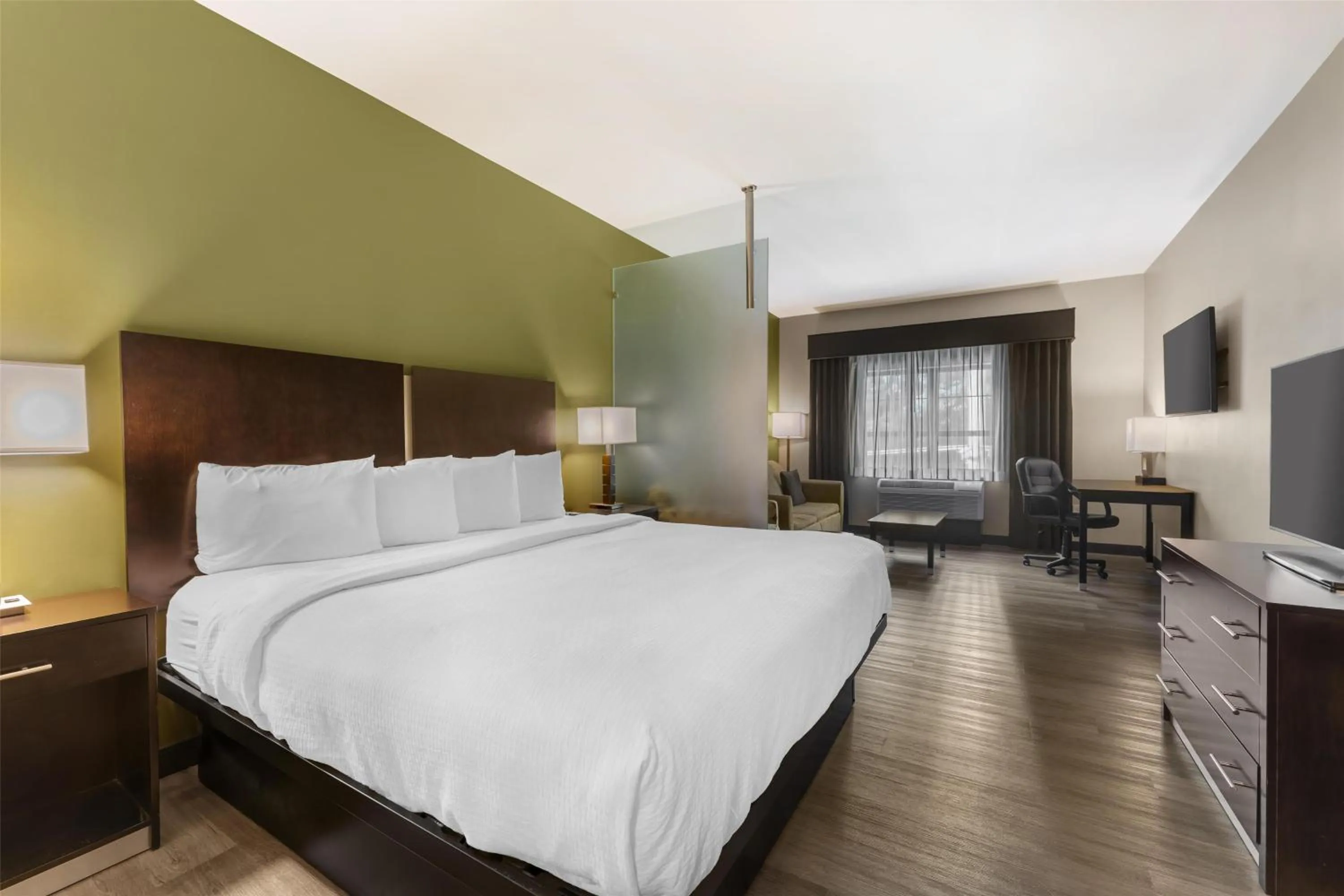 King Suite with Sofa Bed - Non-Smoking in Best Western Plus Franciscan Square Inn & Suites Steubenville