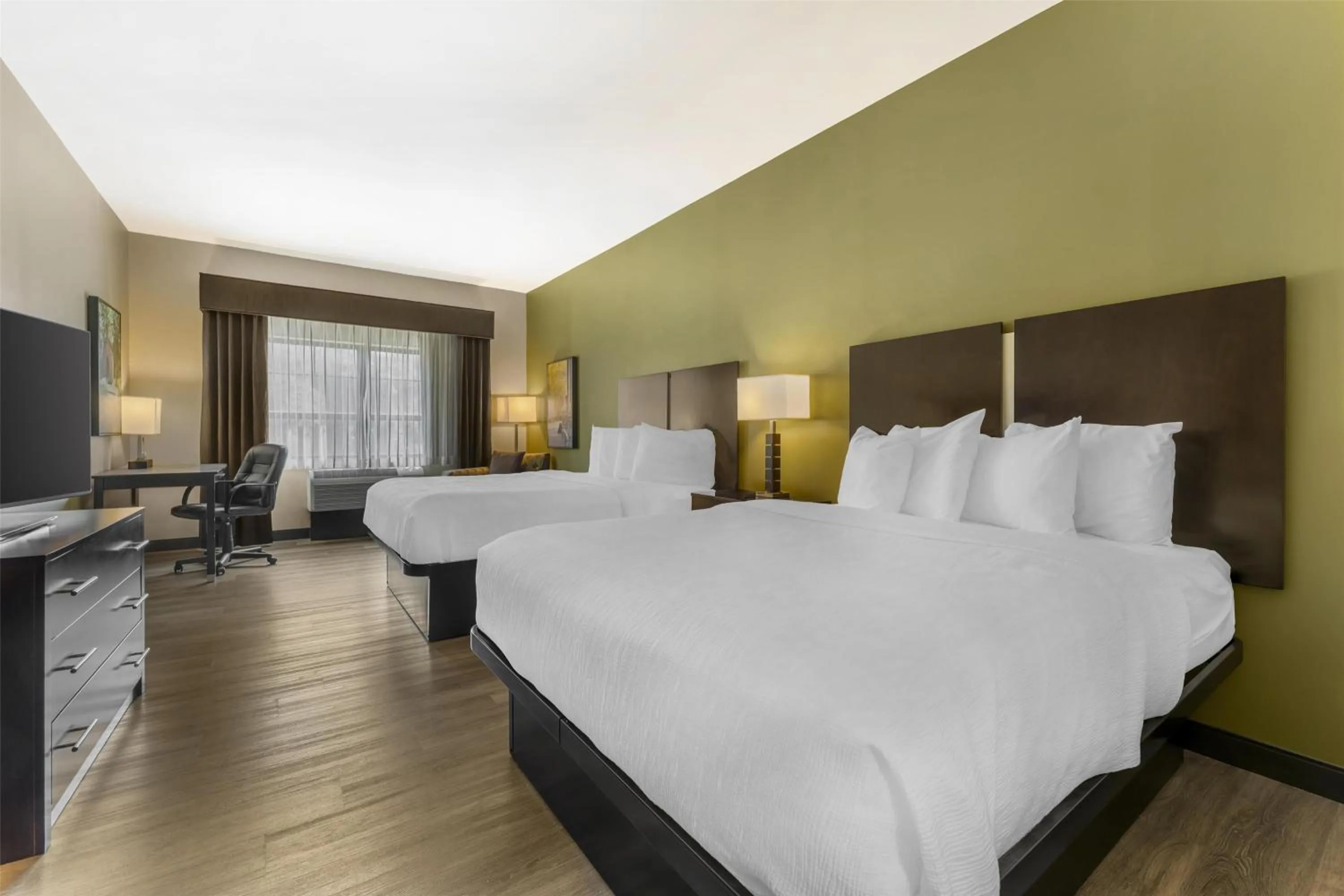 Queen Room with Two Queen Beds in Best Western Plus Franciscan Square Inn & Suites Steubenville