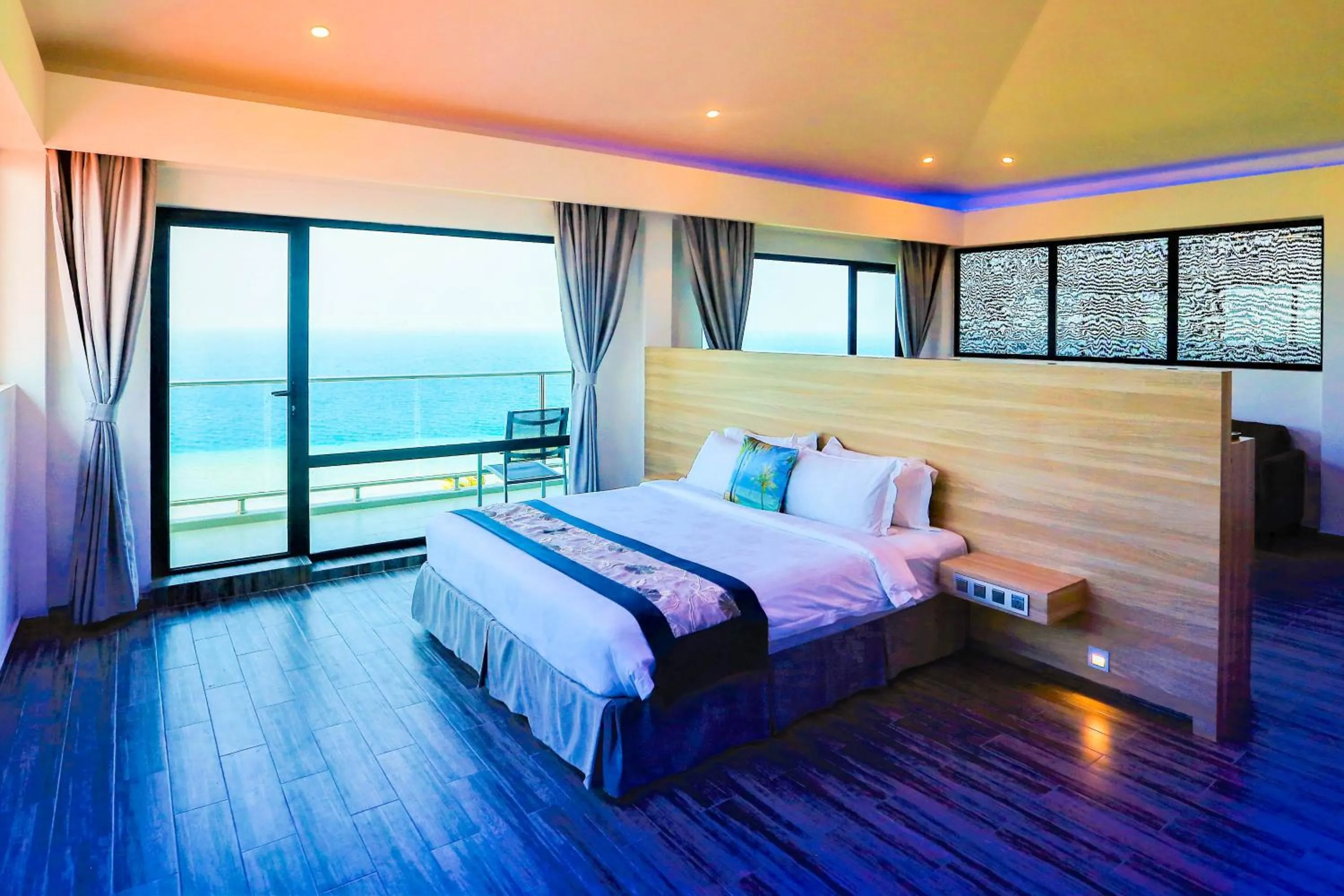 King Suite with Balcony and Seaview	 in Kaani Grand Seaview
