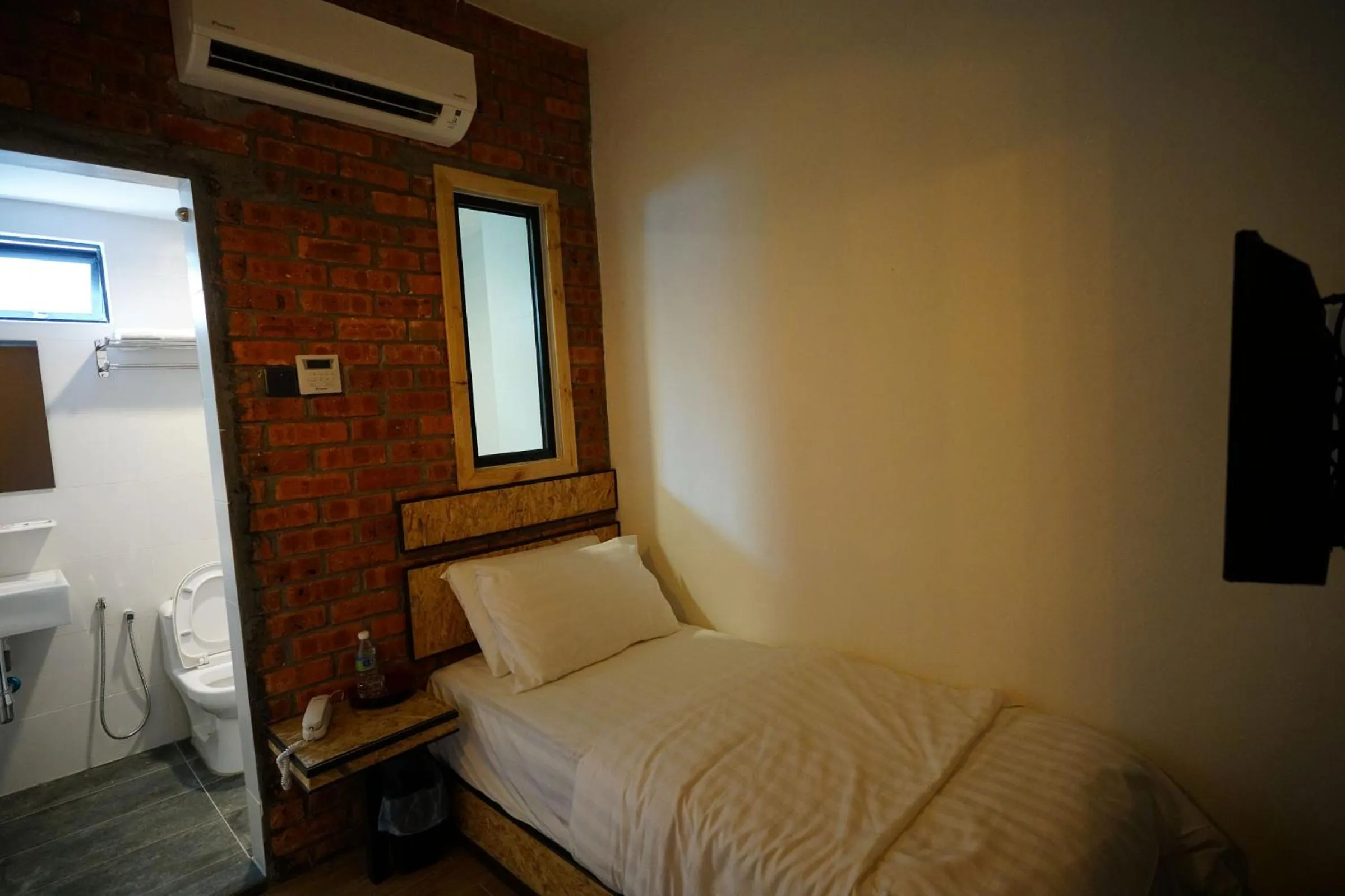 Single Room (1 person only) in Brick Box Hotel @ Oldtown Ipoh