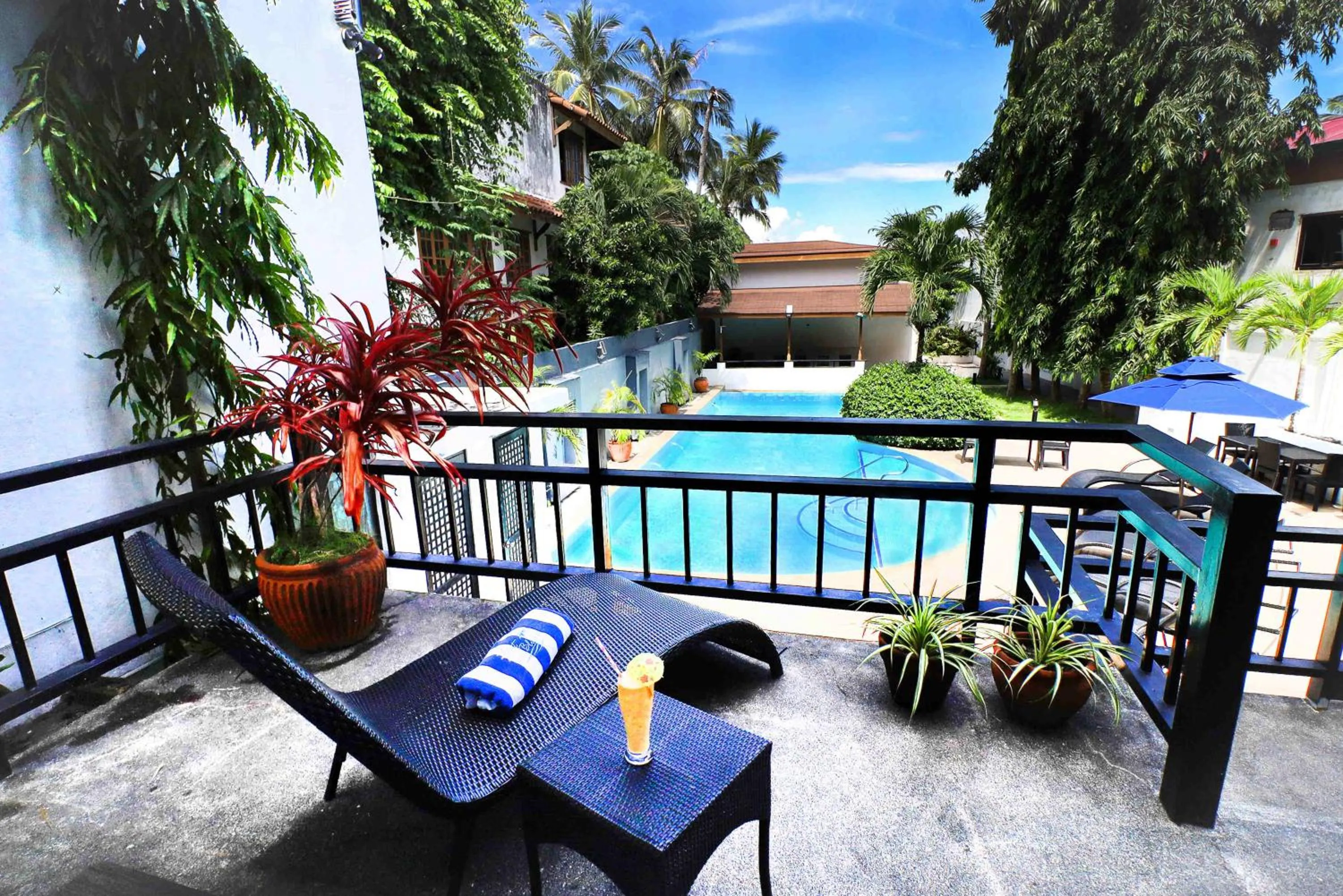 Pool Side Suite in Out of the Blue Resort