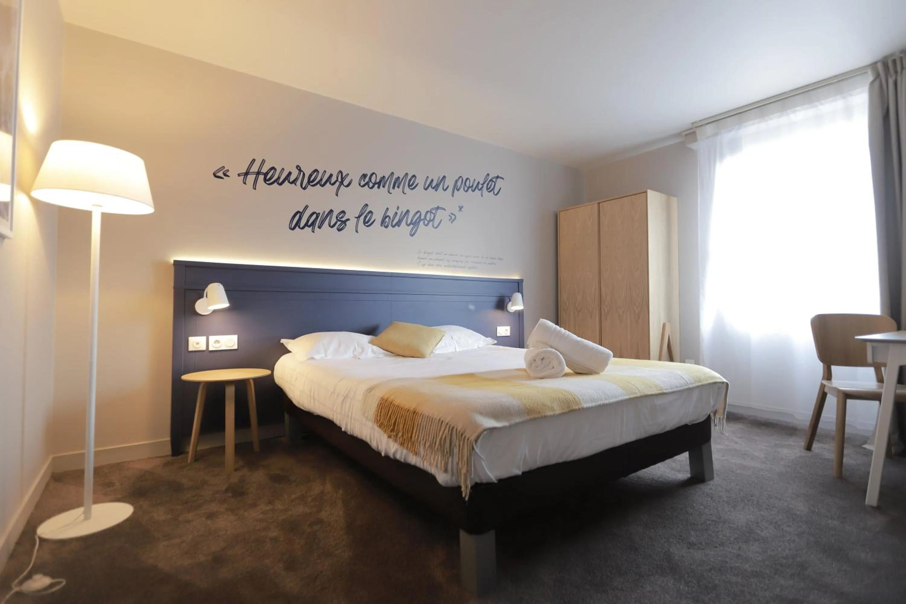 Double room with view of the Normandy Bridge in Hôtel Antares & Spa