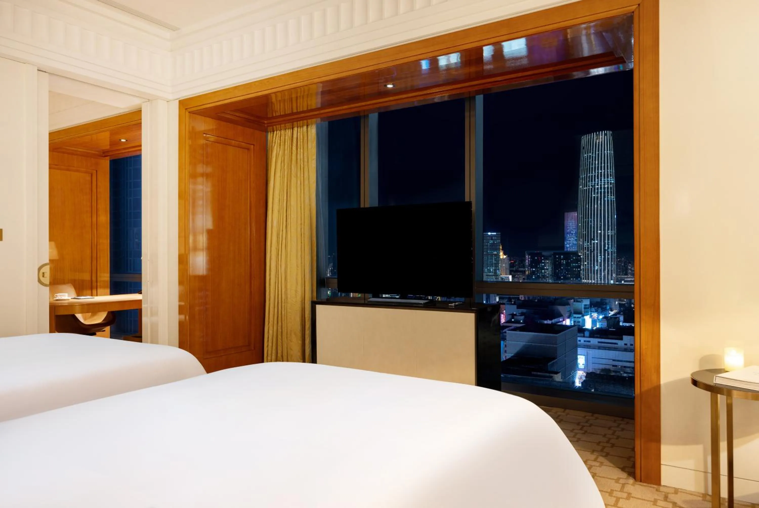 Deluxe Twin Bed Suite  in Four Seasons Hotel Tianjin