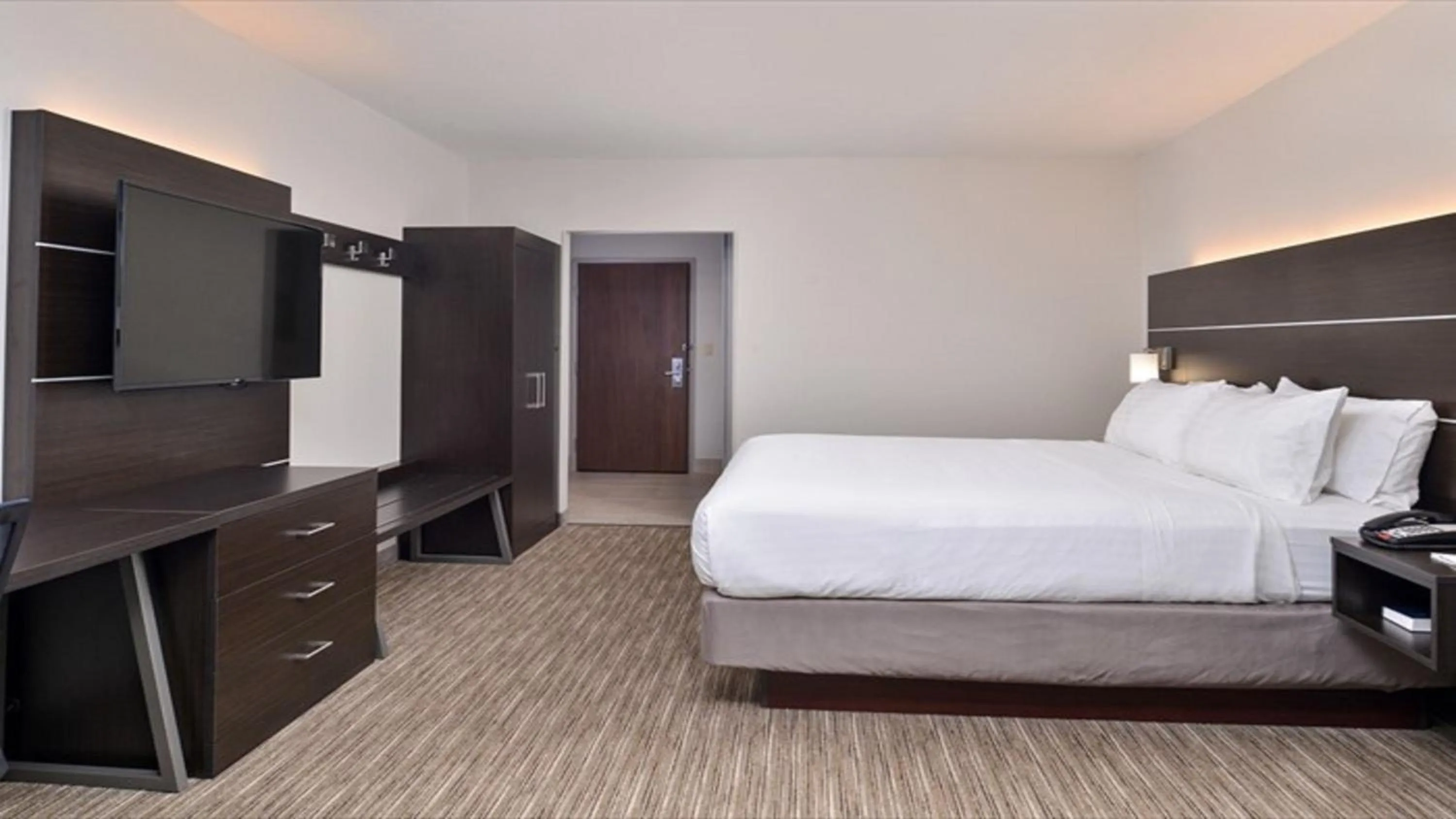 Executive King Room in Holiday Inn Express & Suites - Parkersburg East by IHG