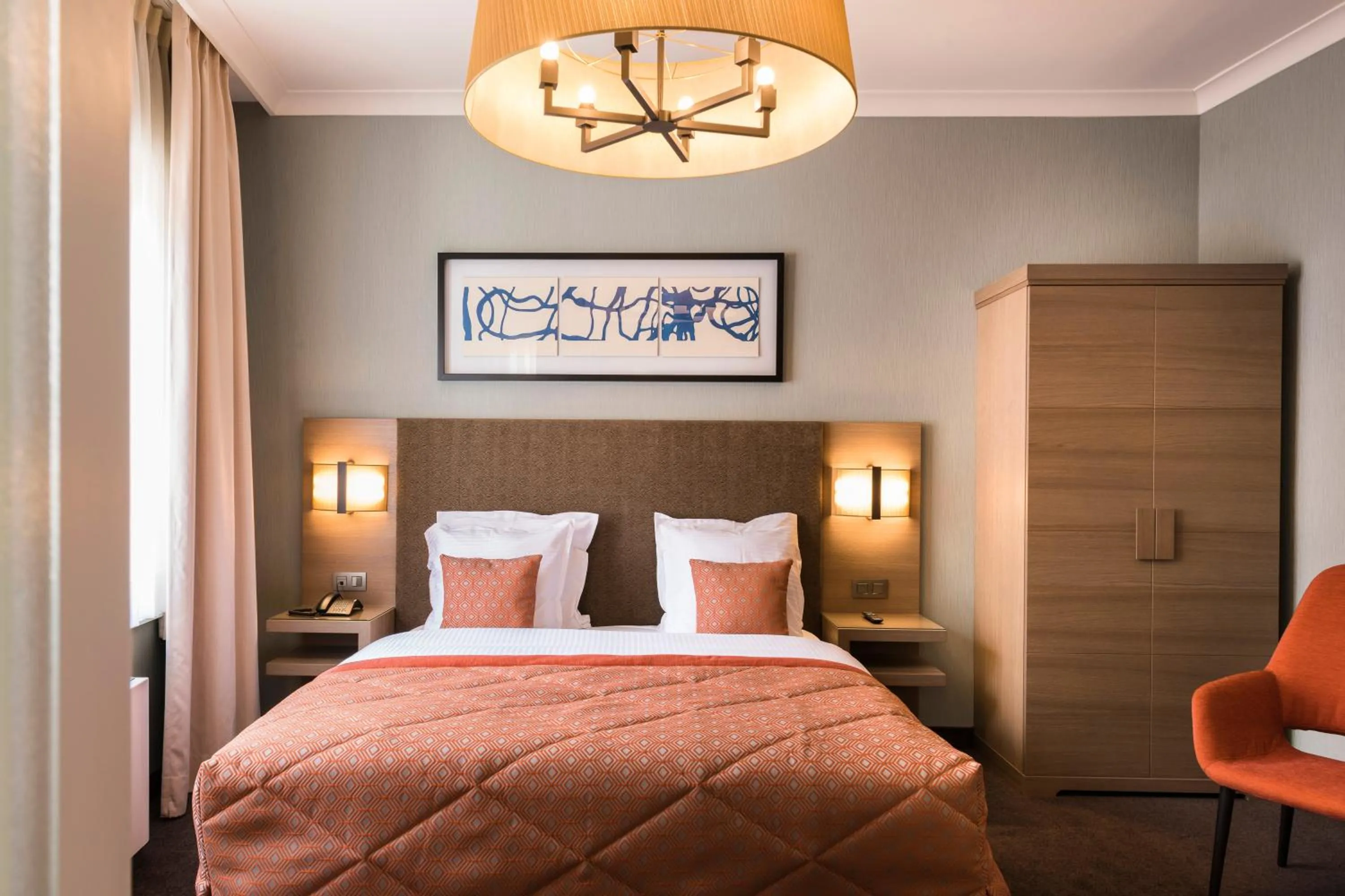 Charming Classic Room in Hotel Aragon