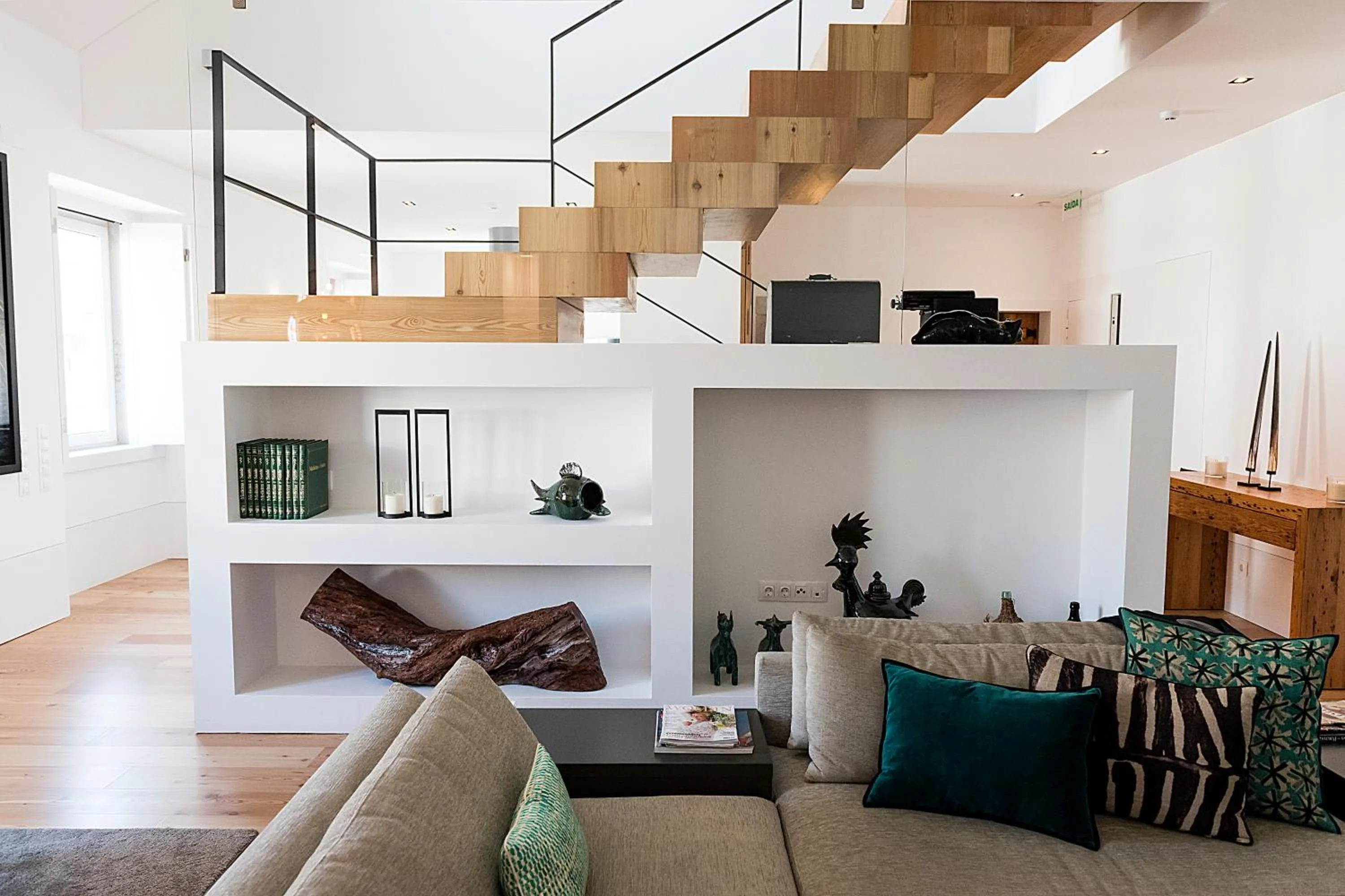 Duplex Two-Bedroom Apartment in Flora Chiado Apartments