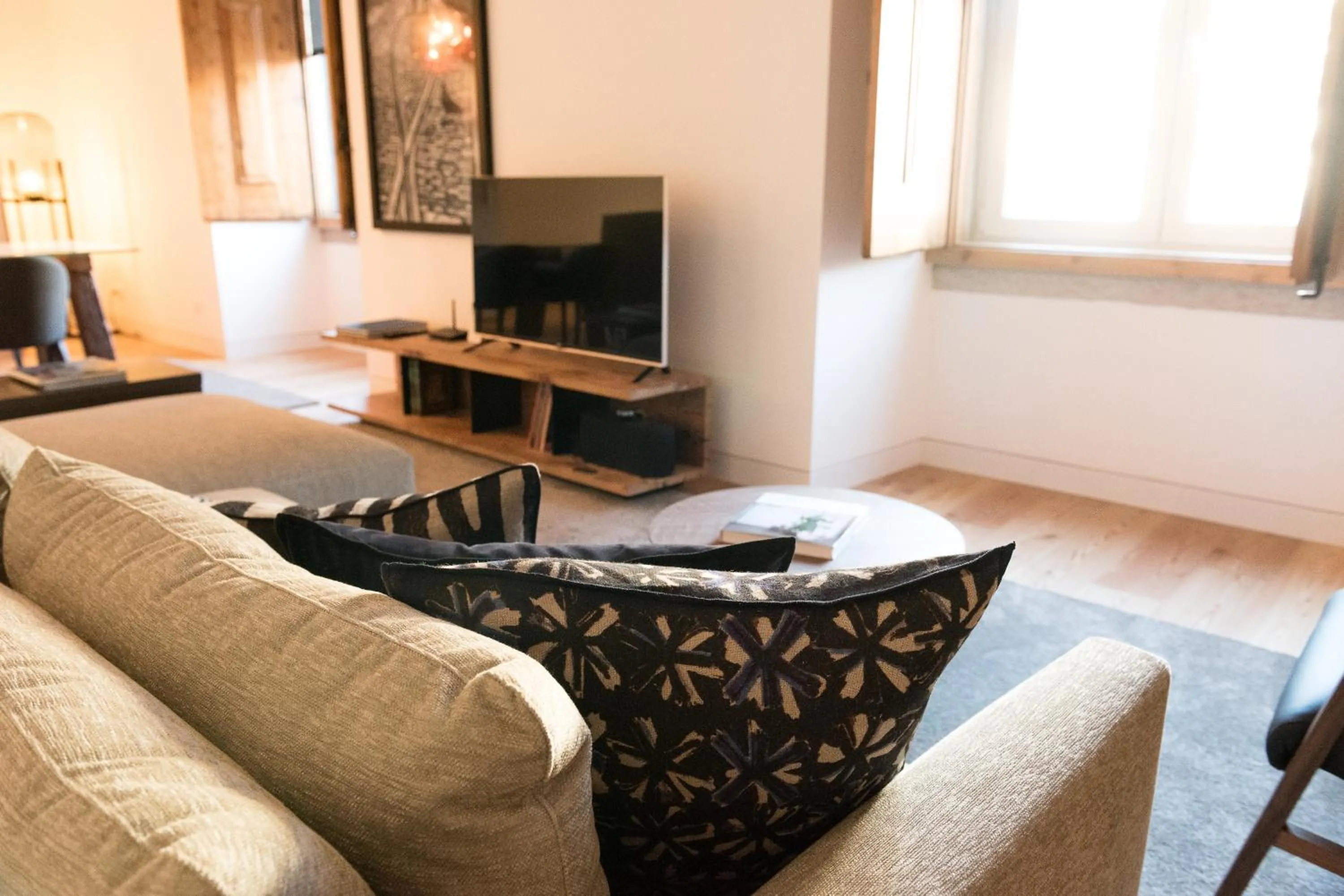 One-Bedroom Apartment in Flora Chiado Apartments