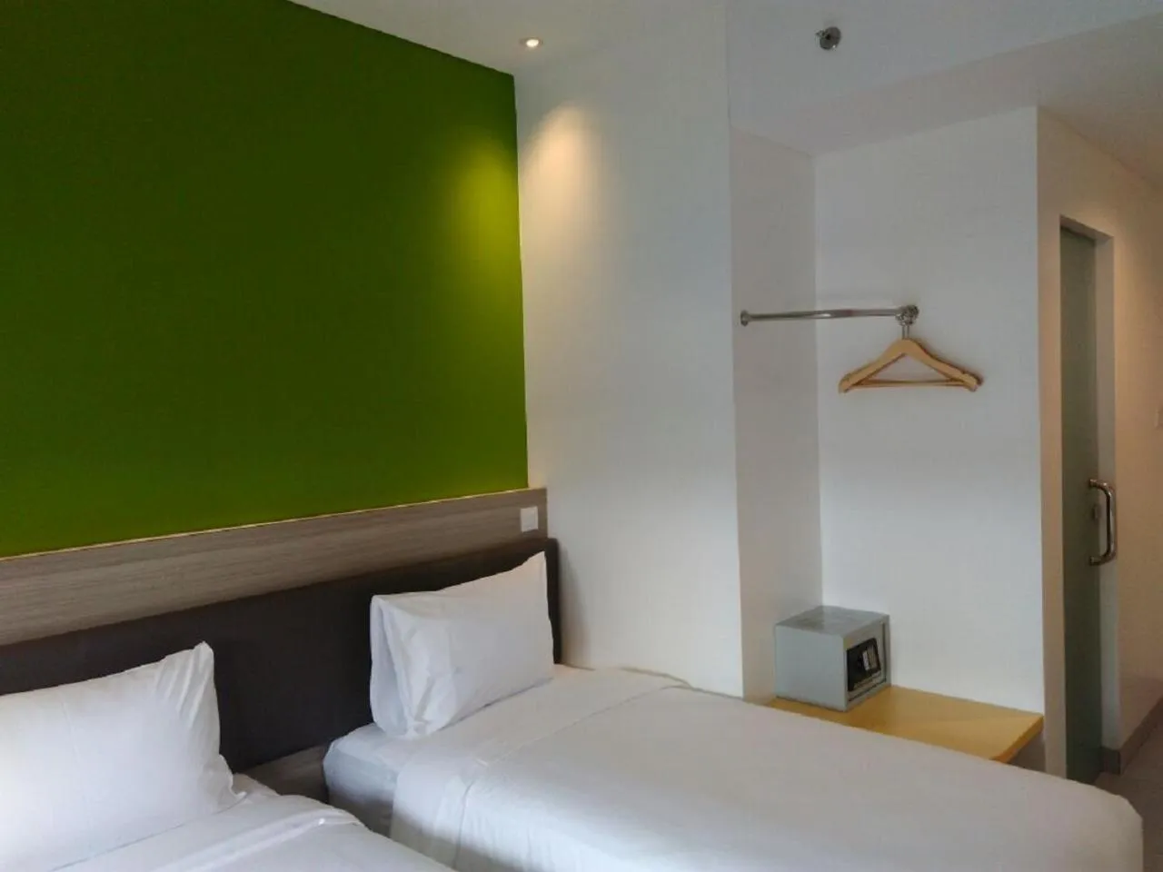 Smart Twin Room in Amaris Hotel Margorejo Surabaya