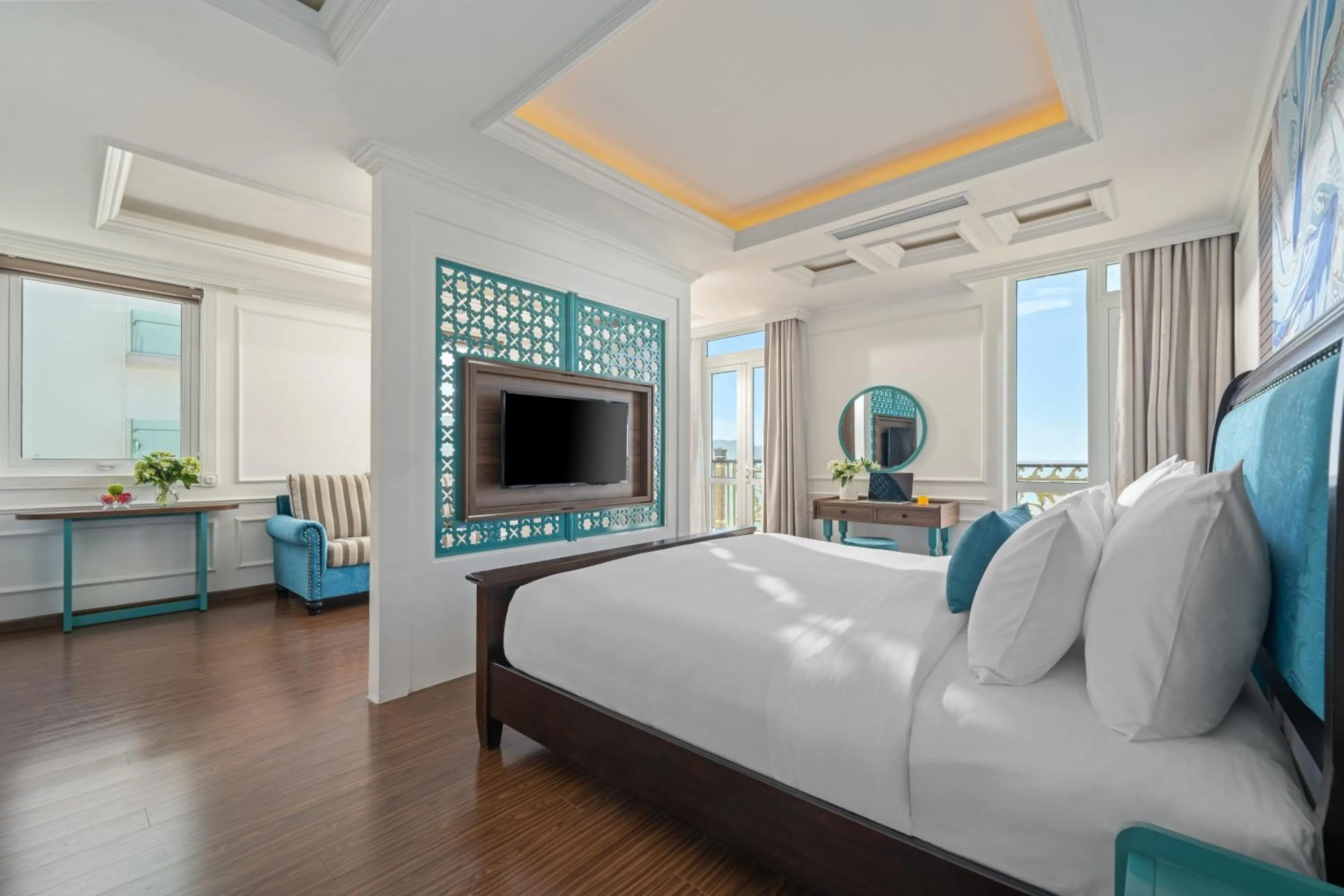 Executive Suite Ocean Front with Balcony  in Paracel Beach Hotel