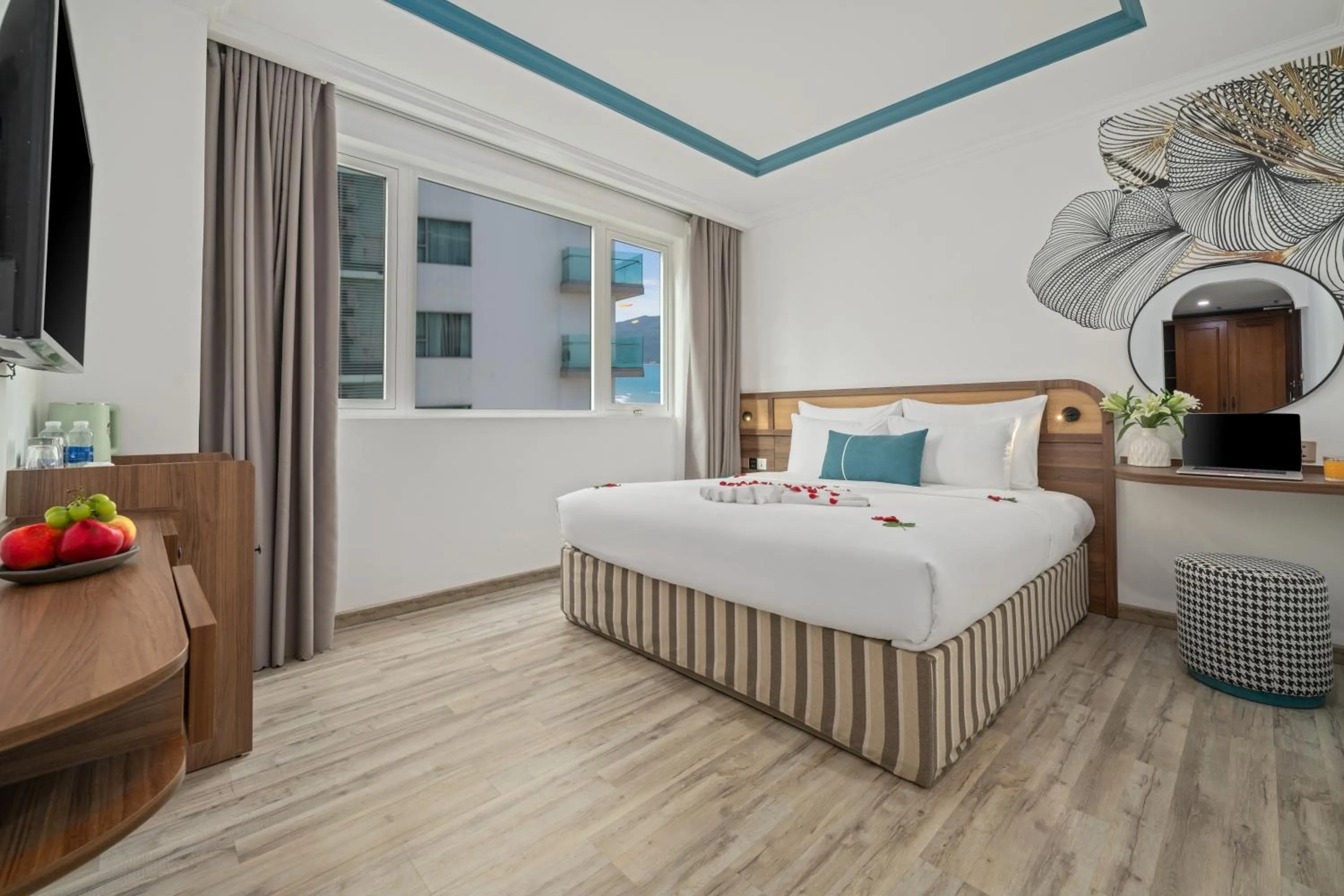 Deluxe Double or Twin Partial Sea View in Paracel Beach Hotel