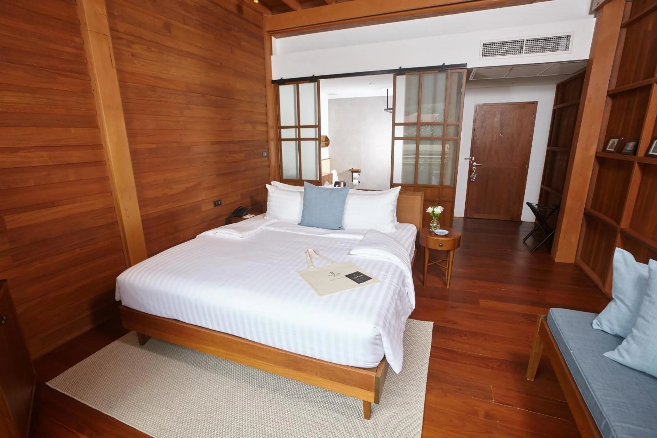 Deluxe with Canal View in Chann Bangkok Noi