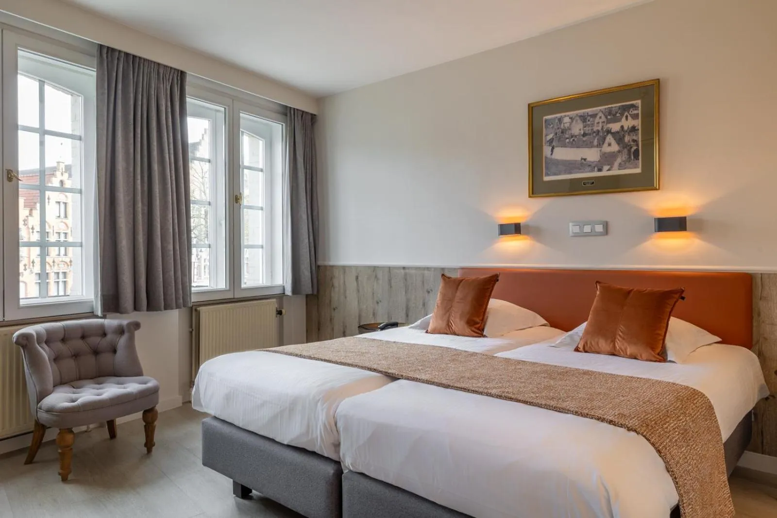 Twin Room Canal View in Hotel Ter Duinen