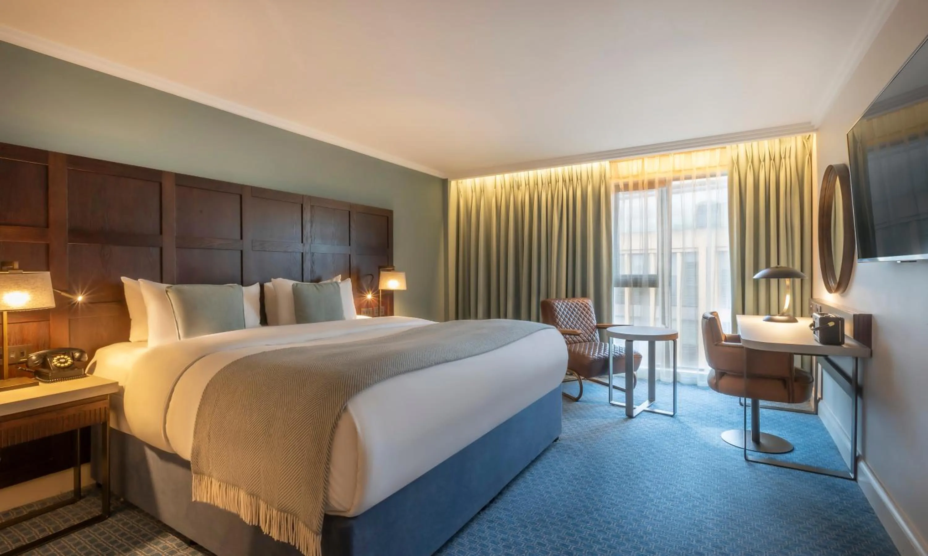 Deluxe Double Room in Clayton Hotel Cambridge