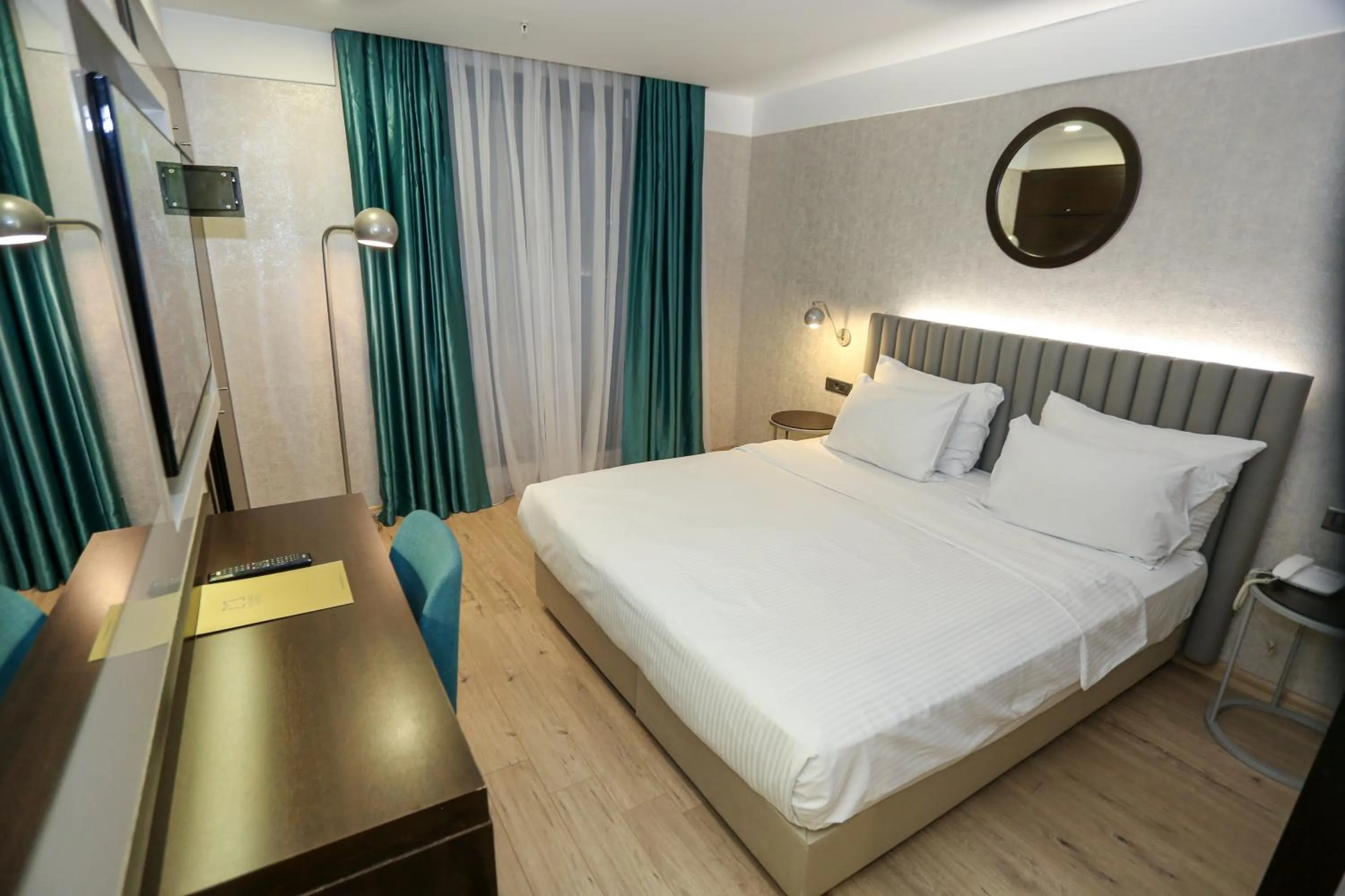 Deluxe Single Room in Milord Hotel