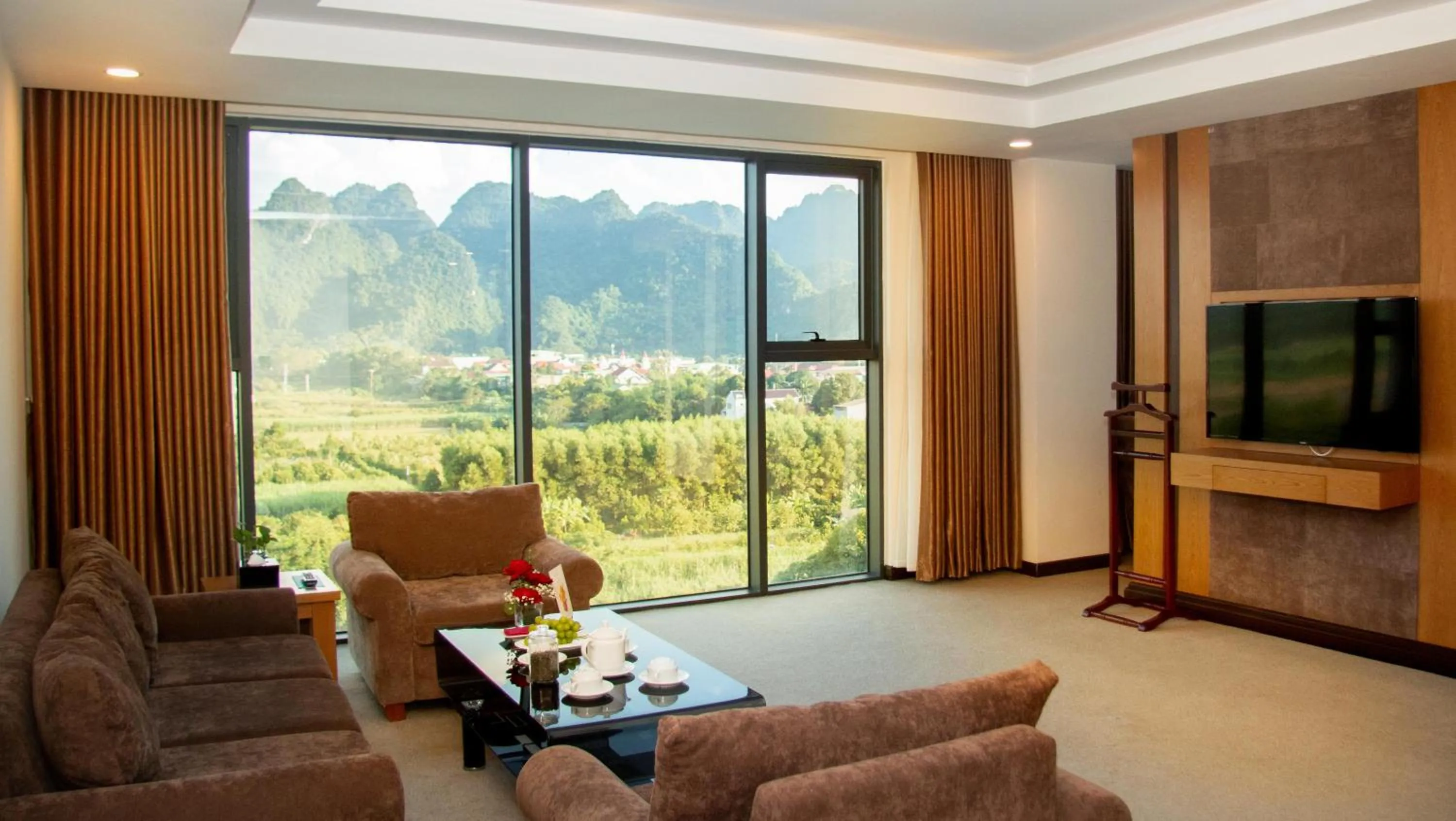 Executive Suite in Muong Thanh Holiday Con Cuong