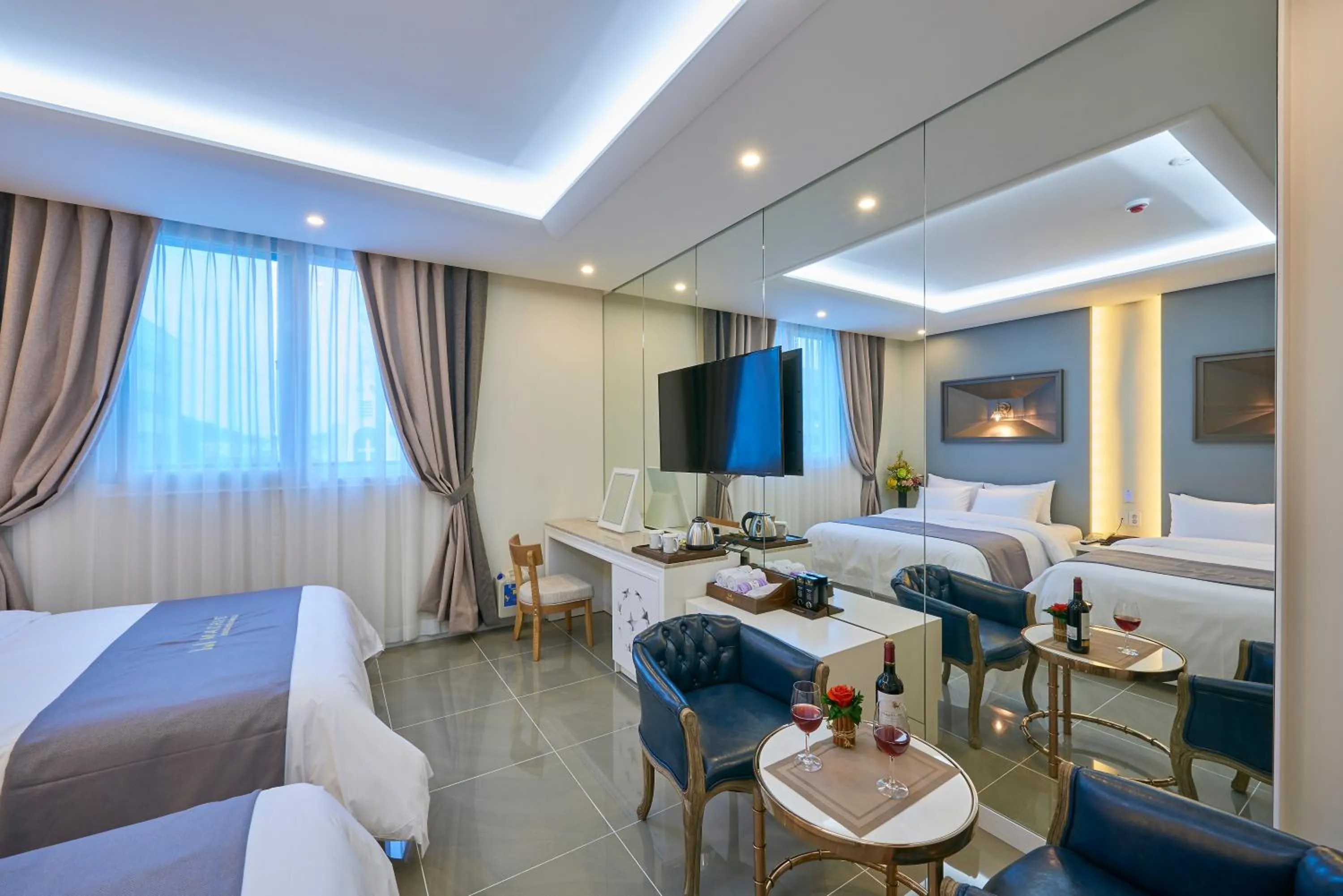 Standard Twin Room in Gwangju Madrid Hotel