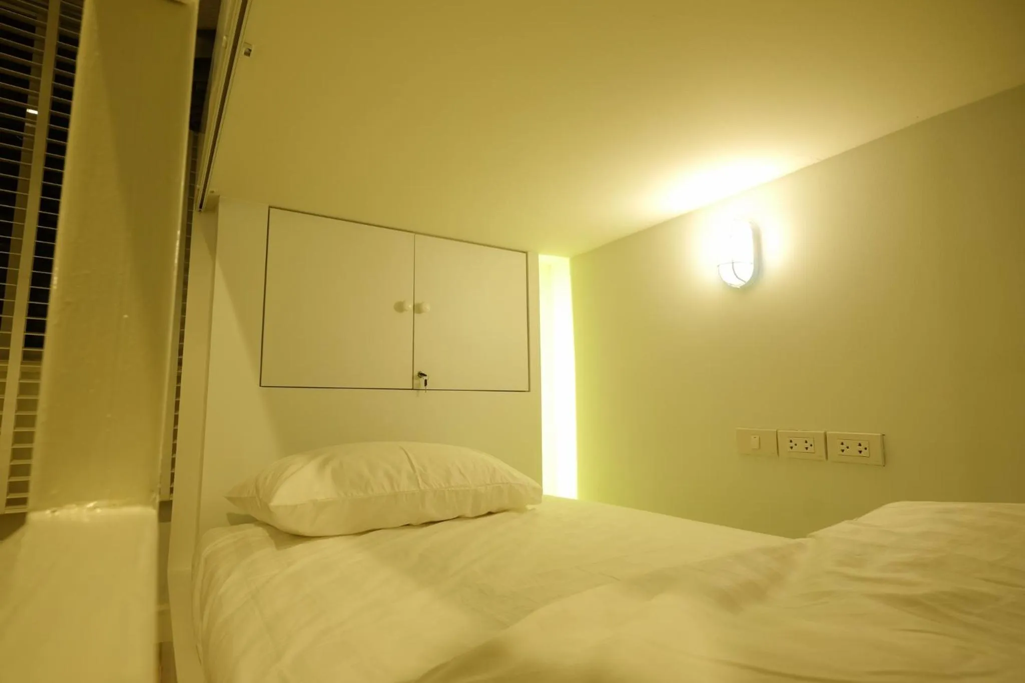 Single Bed in Mixed Dormitory Room in Ratana Boutique Hostel