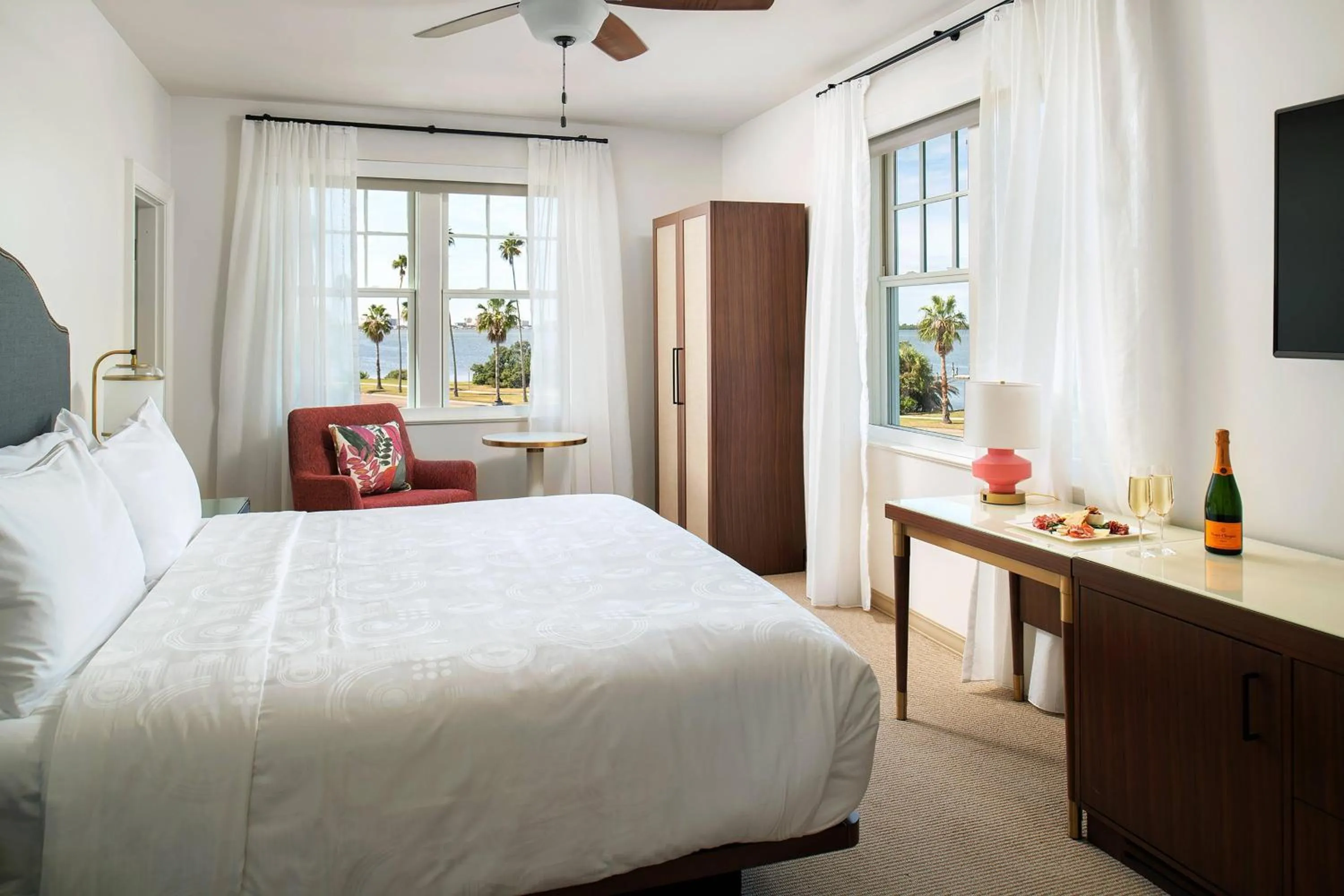 King Room with View in Fenway Hotel, Autograph Collection