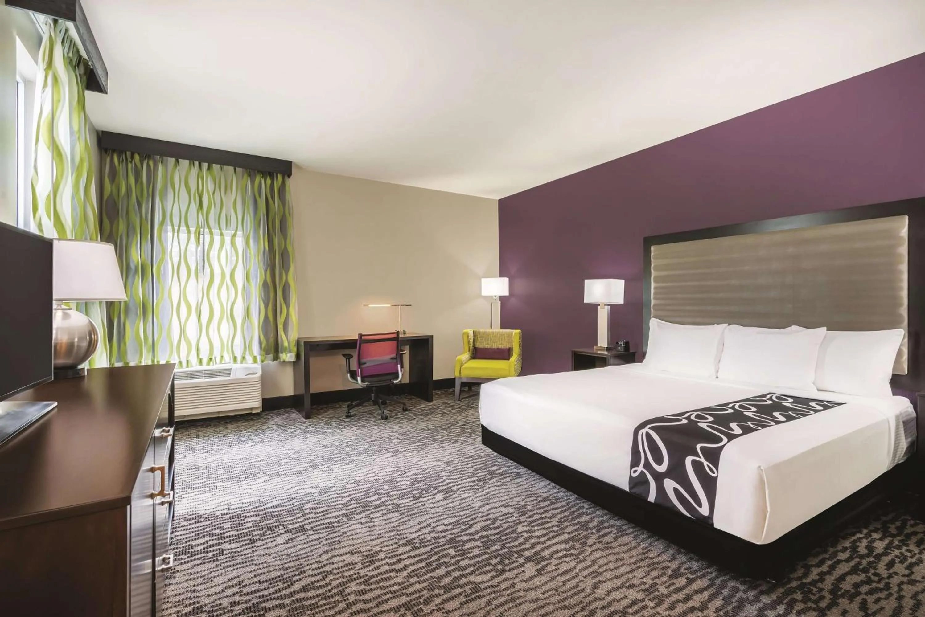 King Room - Mobility Access/Non-Smoking in La Quinta Inn & Suites by Wyndham Clifton Park Saratoga Area 1749 Route 9