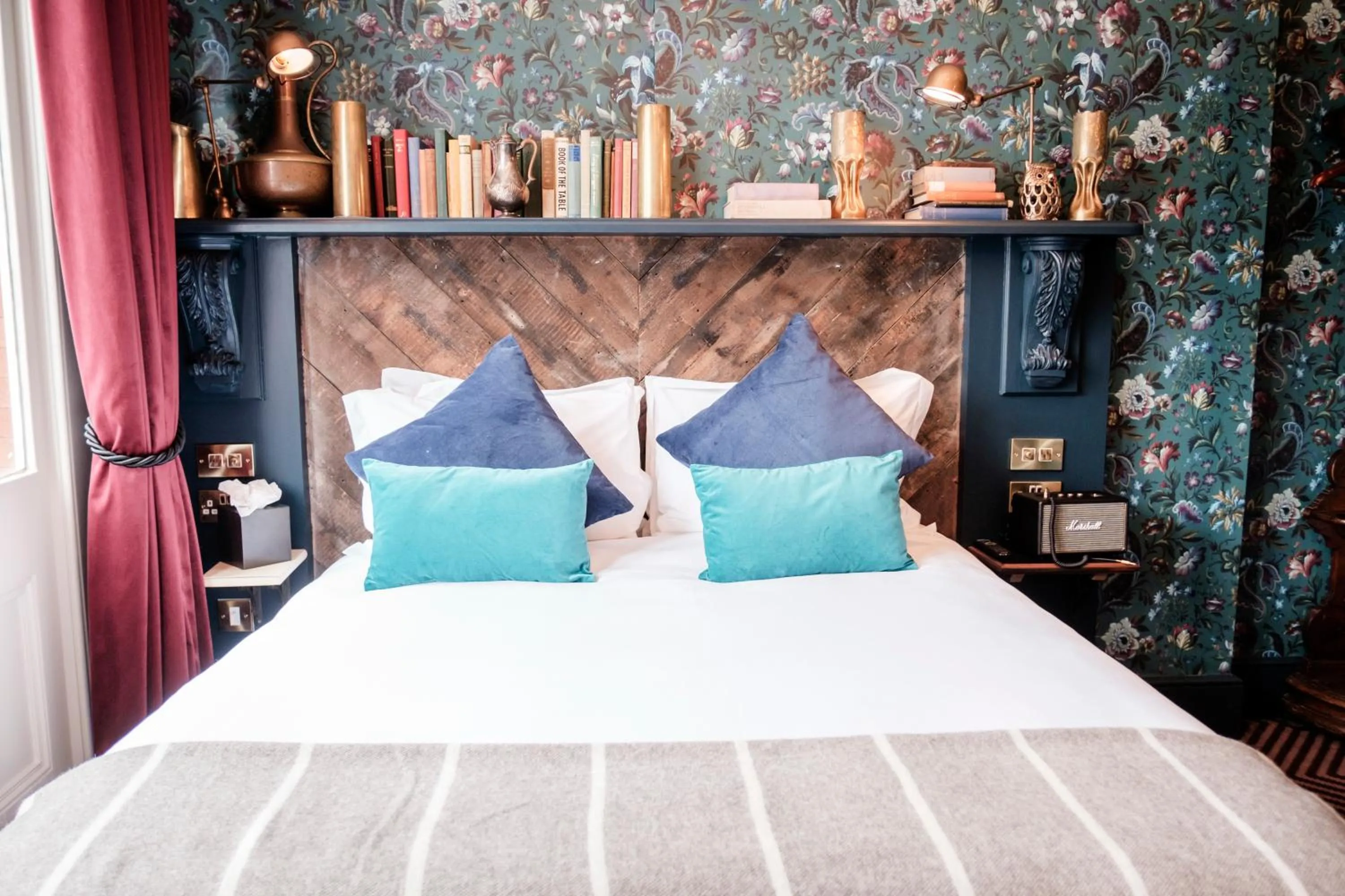 Petite Double  in Half Moon