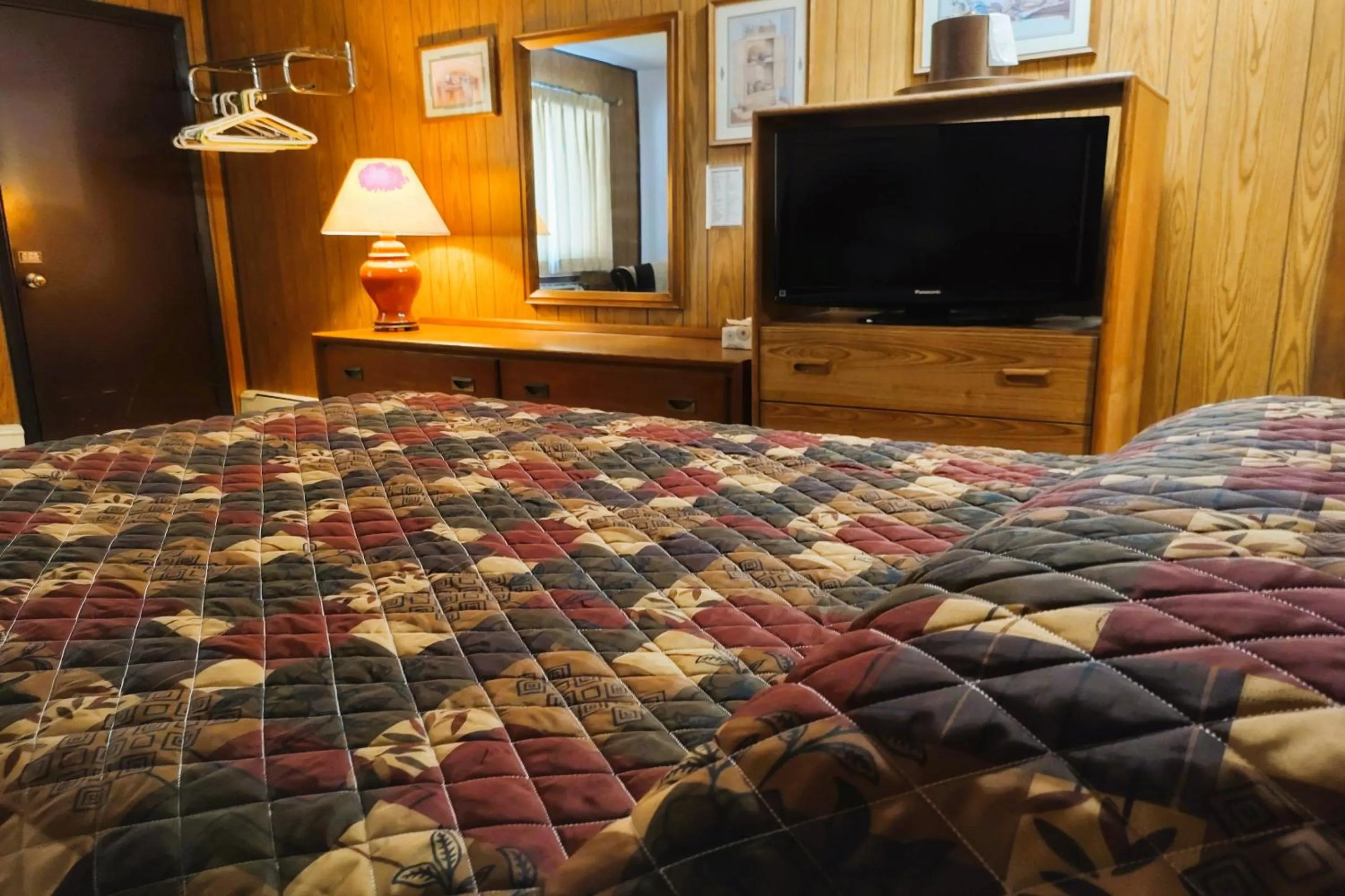 Full Bed in Love Hotels Voyageur by OYO at International Falls MN