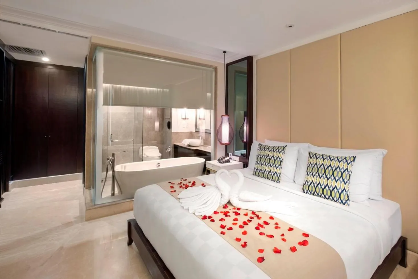 Junior Suite with Balcony in Jambuluwuk Oceano Seminyak Hotel