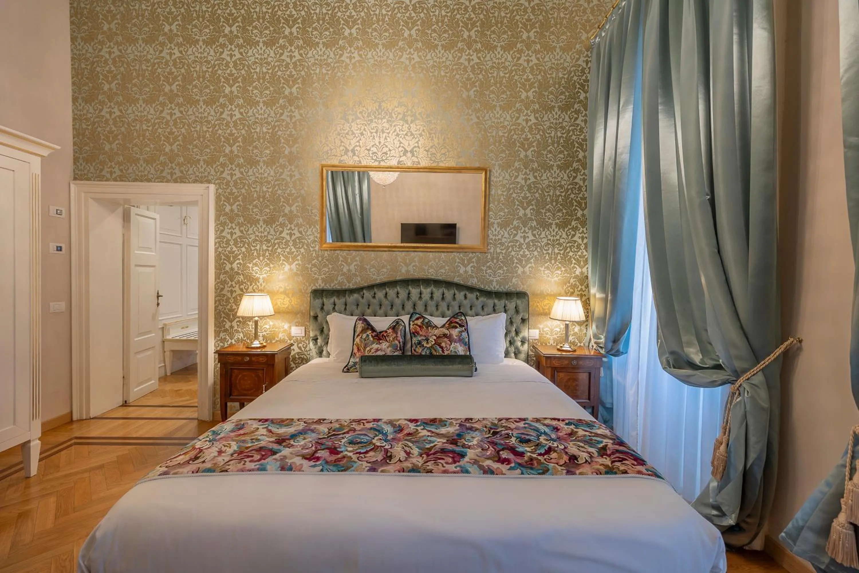 Deluxe King Room in Palazzo Monga Boutique Guesthouse