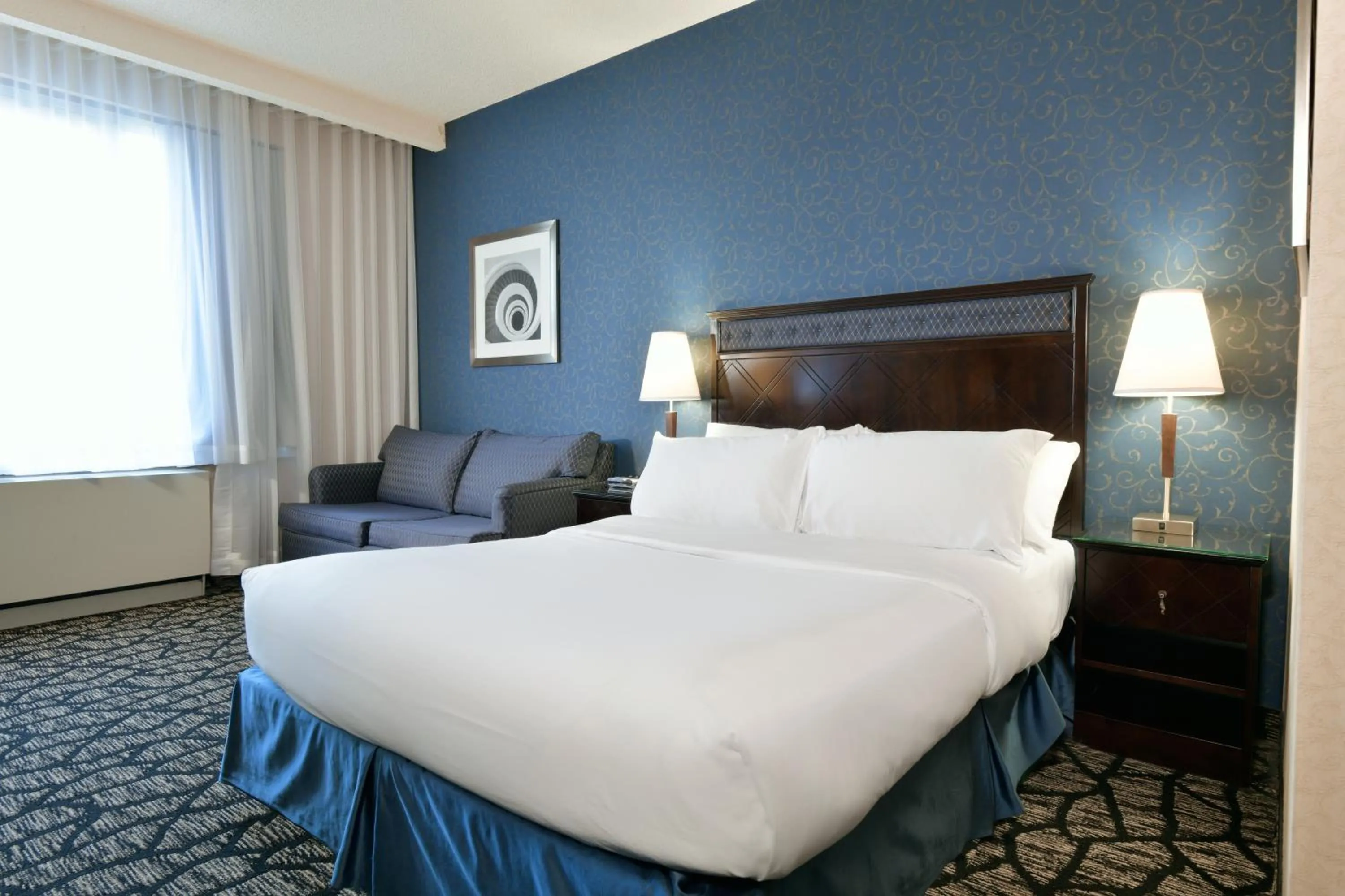 Queen Room with Sofa Bed in Empire Suites