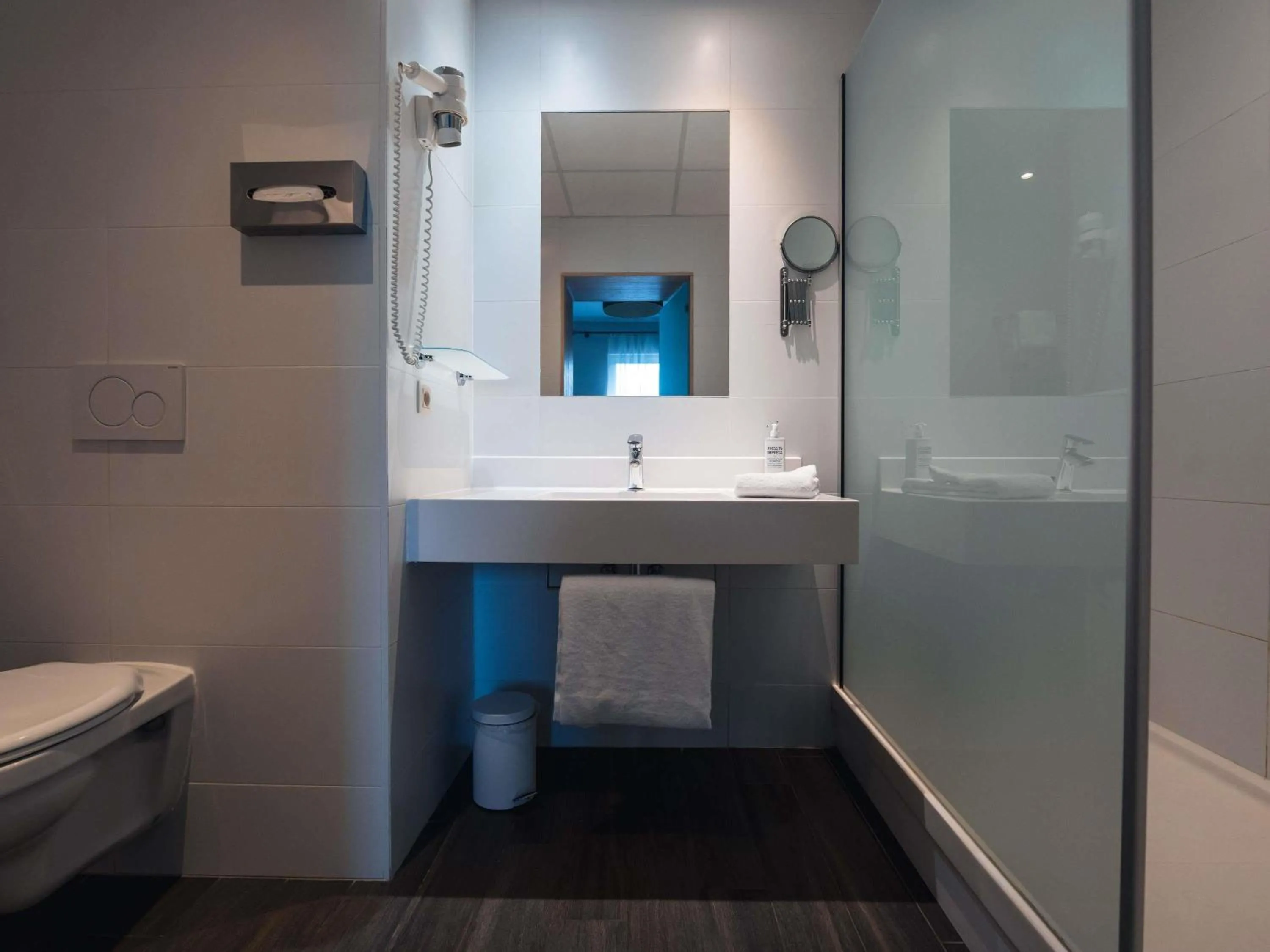 Superior Twin Room in Ibis Styles Charleroi Airport Aero 44