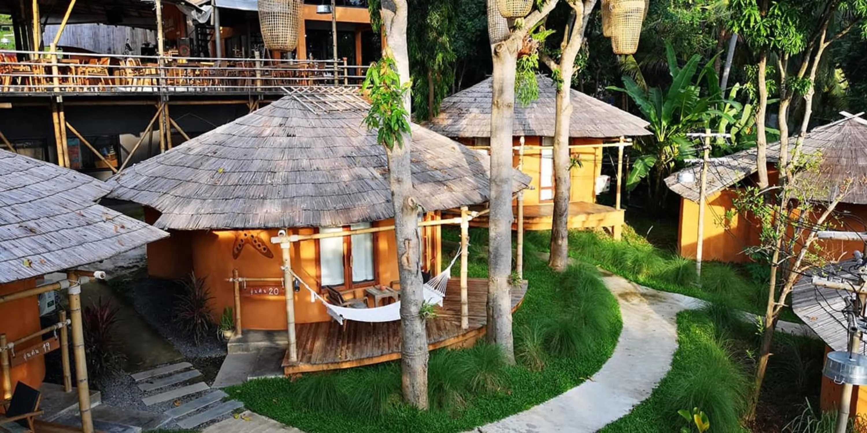 Deluxe Villa in The Mud - Eco Hotel
