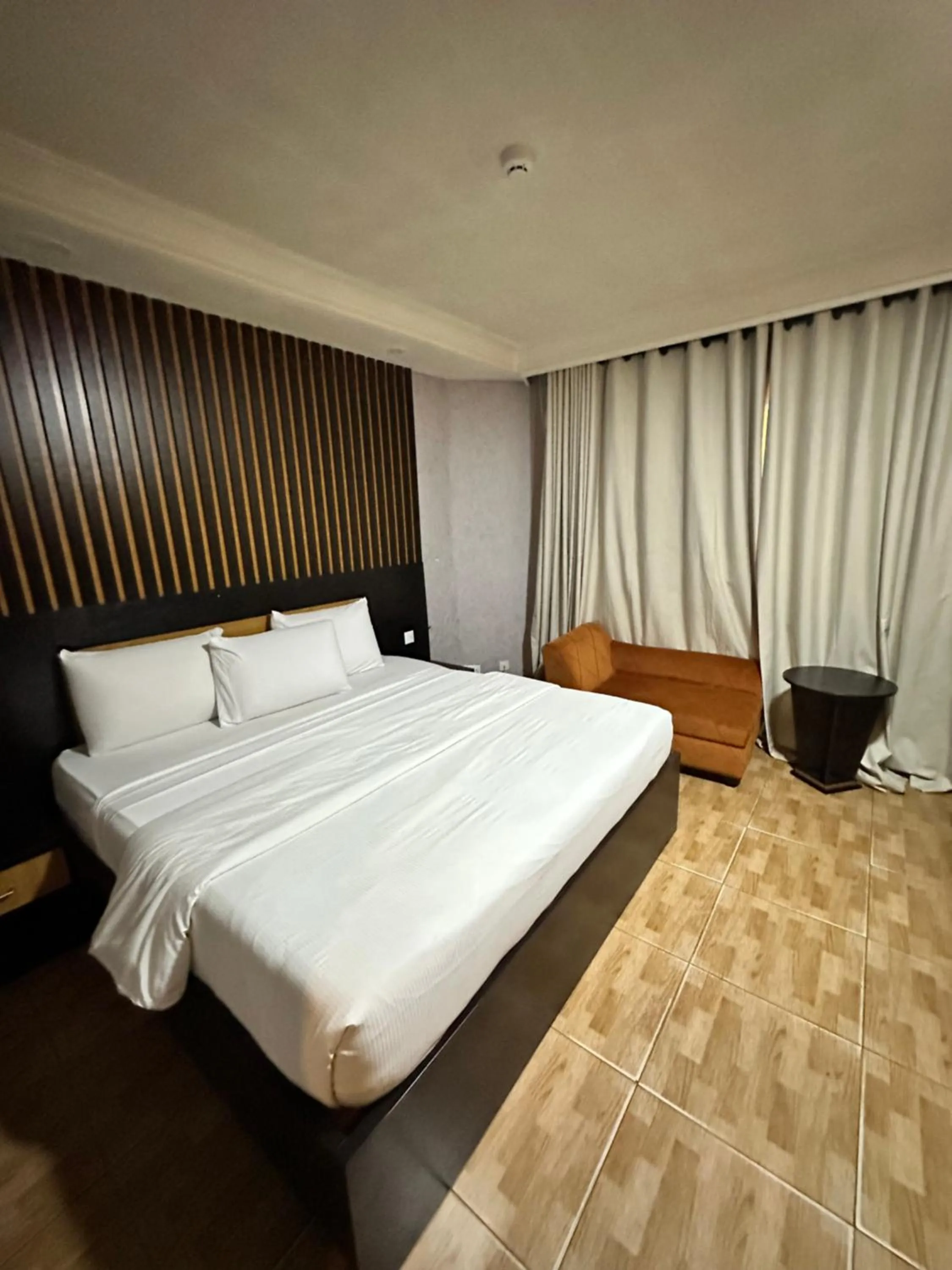 King/Queen Deluxe Room in Msquare Hotel GRA