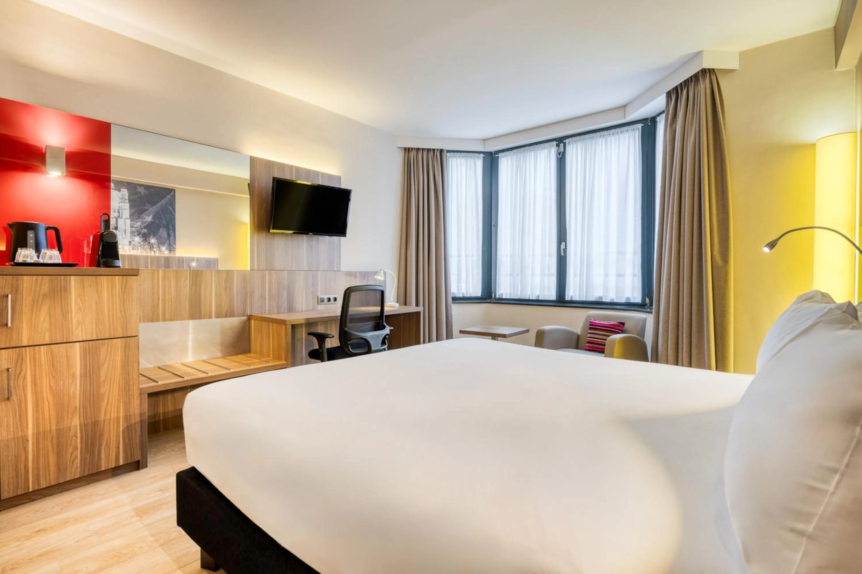 Standard King Room in Holiday Inn Brussels Schuman by IHG
