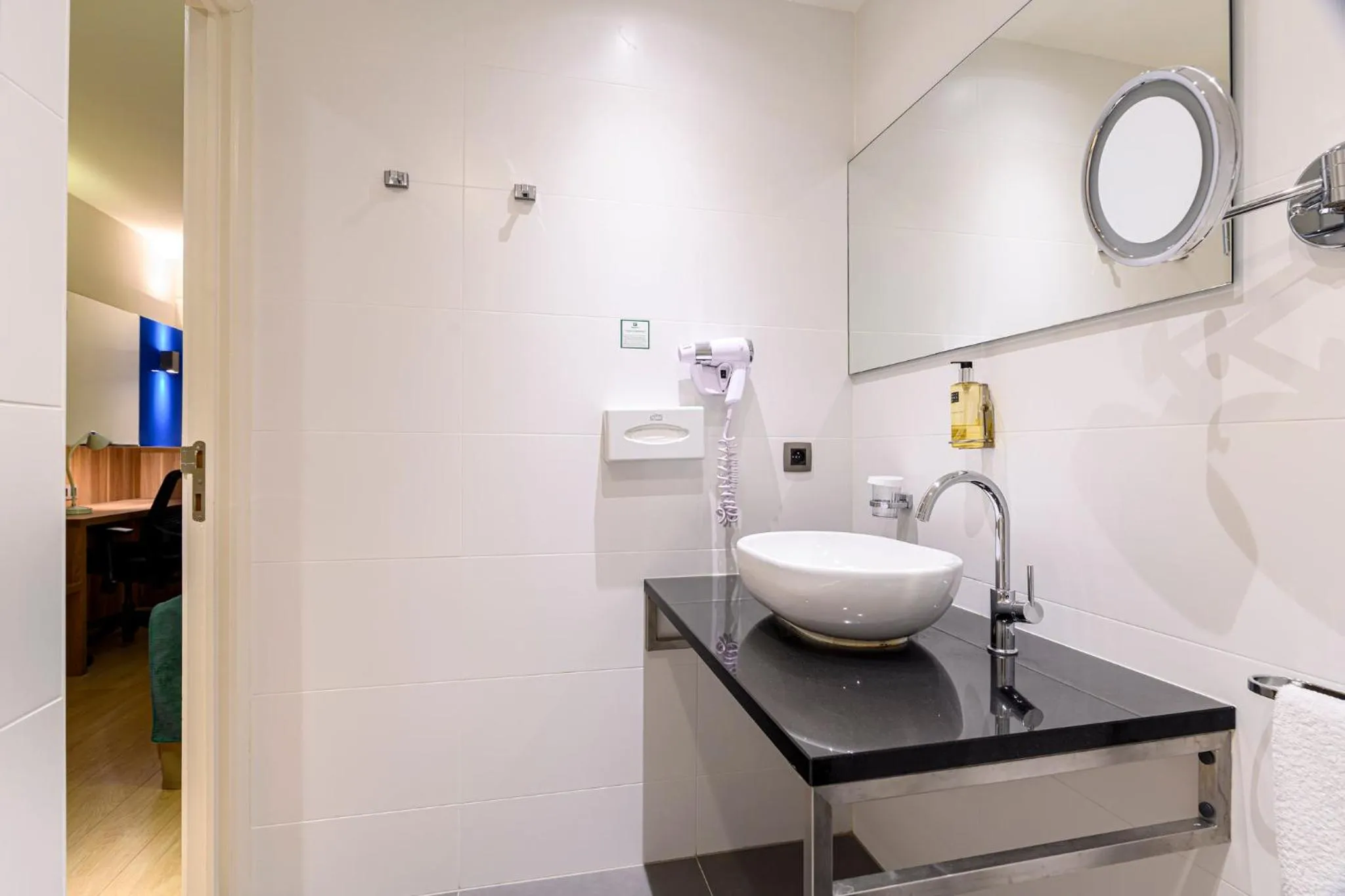 Single Room in Holiday Inn Brussels Schuman by IHG