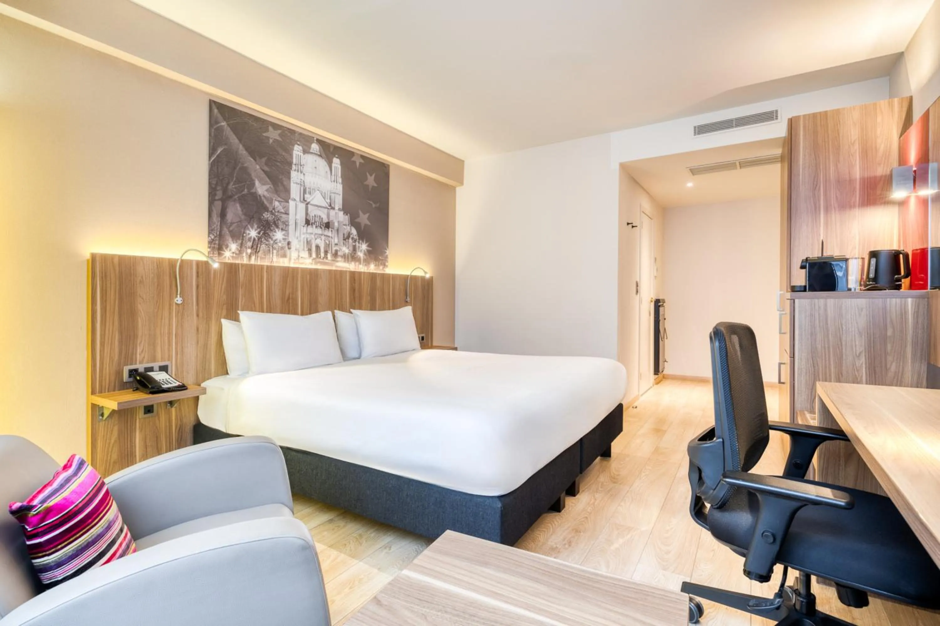 Standard Room in Holiday Inn Brussels Schuman by IHG