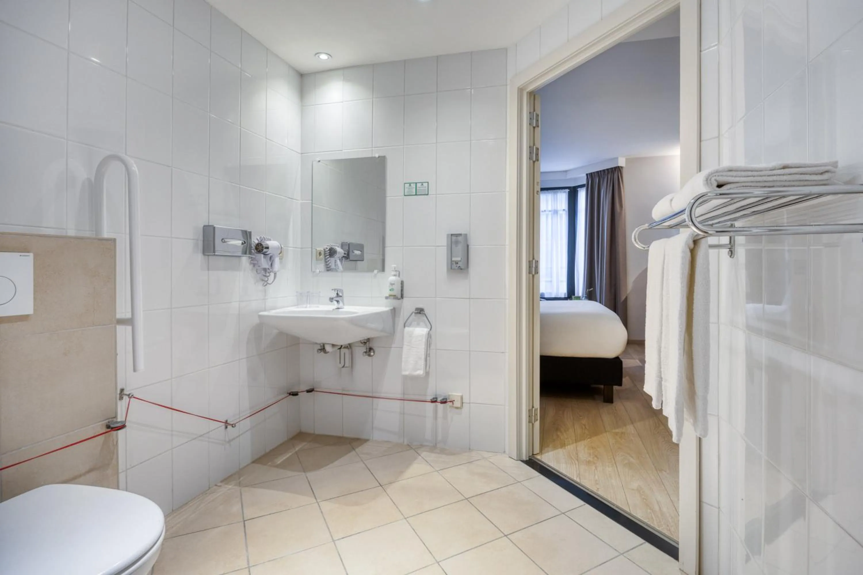 King Room - Disability Access in Holiday Inn Brussels Schuman by IHG