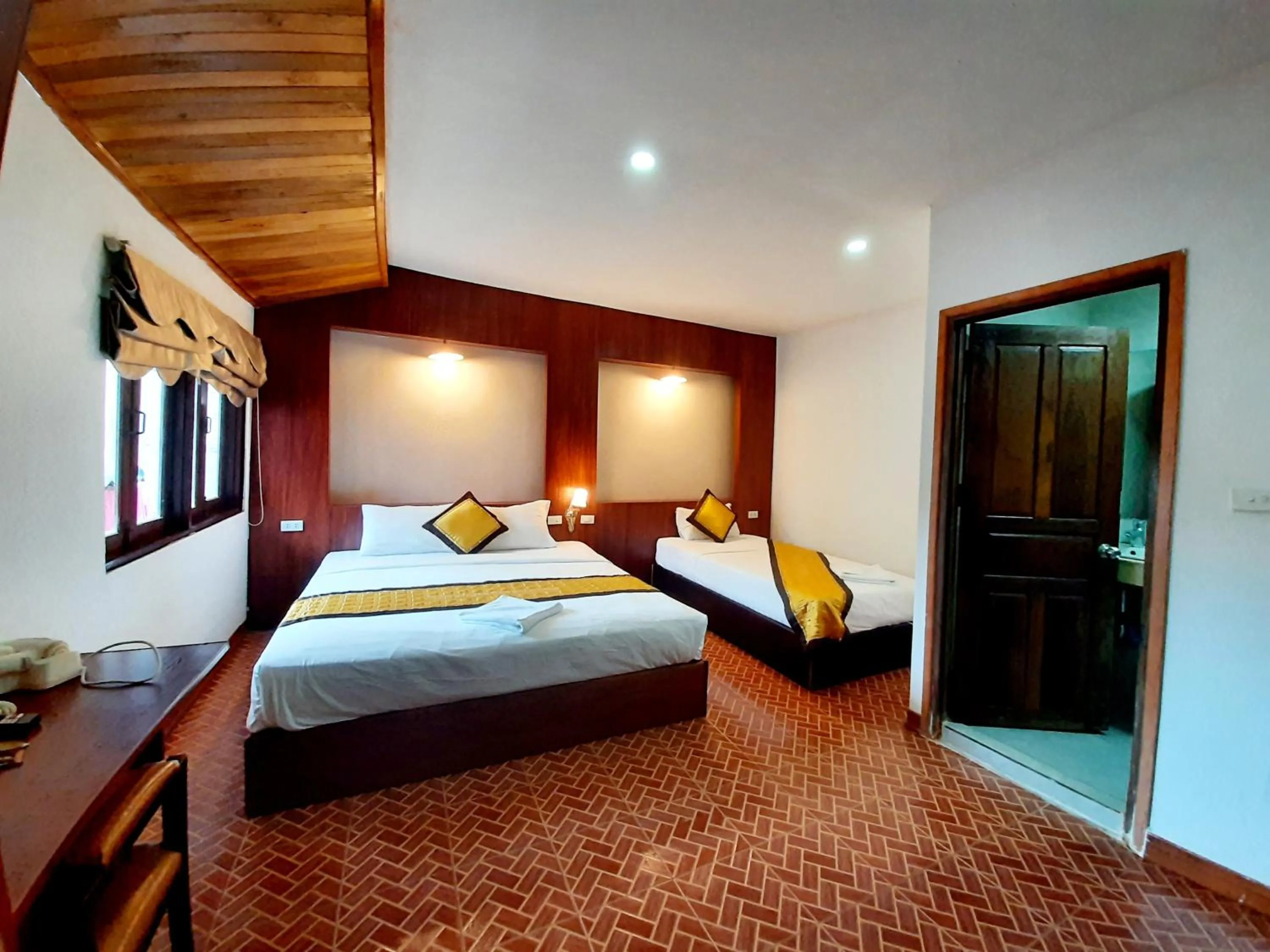 Deluxe Family Room in Vangvieng Rock Backpacker Rooftop Hostel