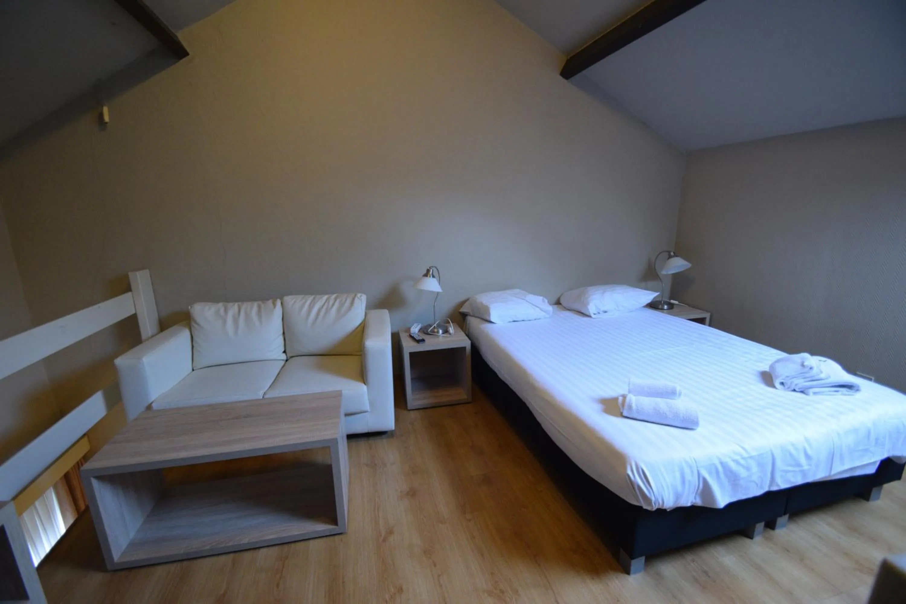 Executive Apartment Double with daily cleaning in Condo Gardens Leuven