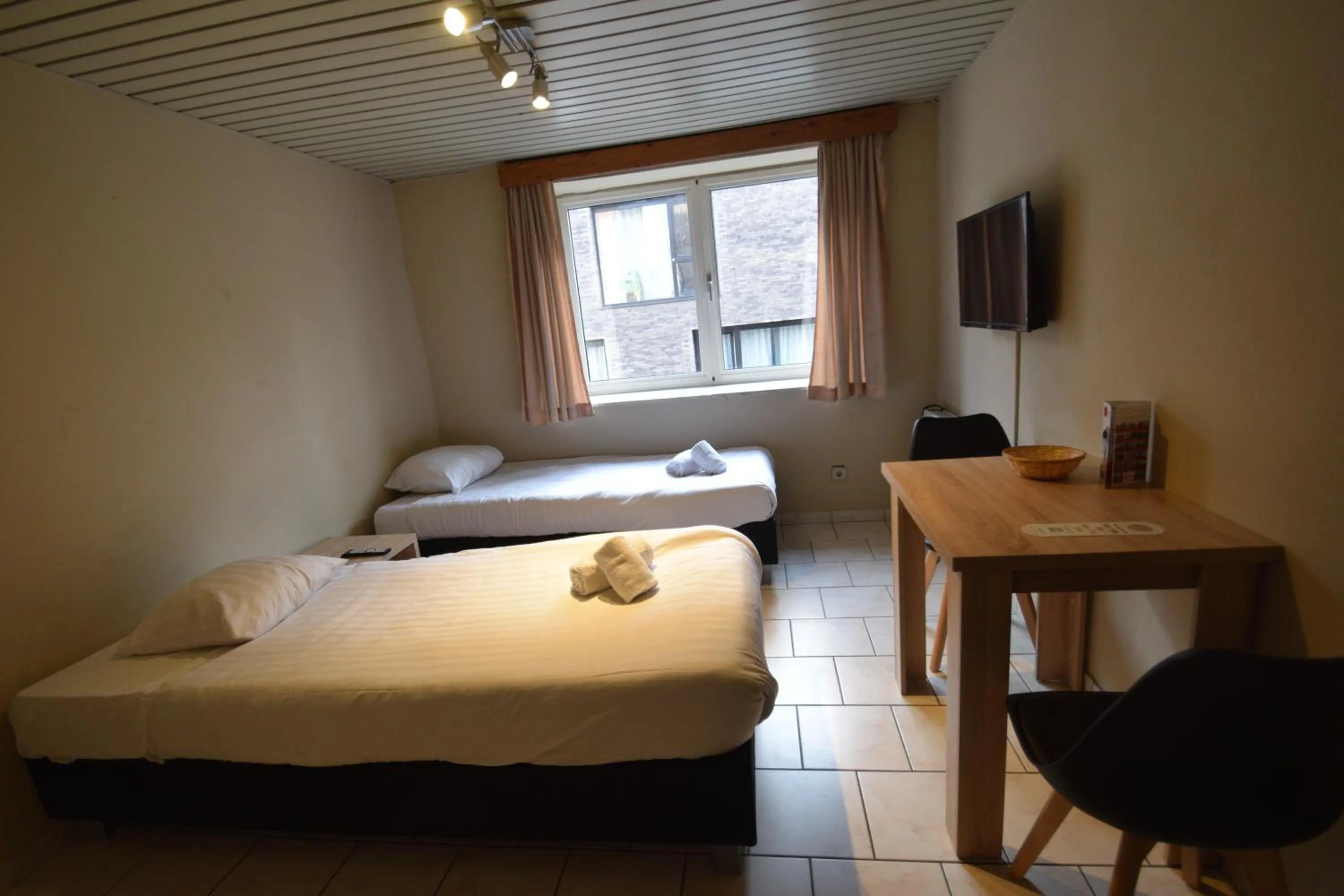 Budget Studio Twin in Condo Gardens Leuven