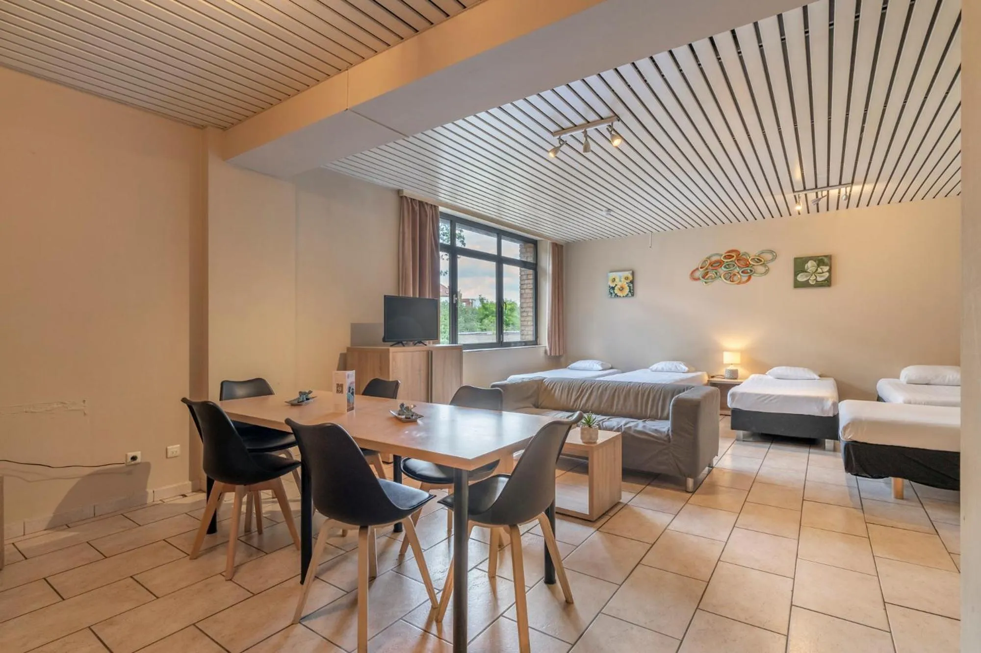 Family Apartment (6 Adults) in Condo Gardens Brussels