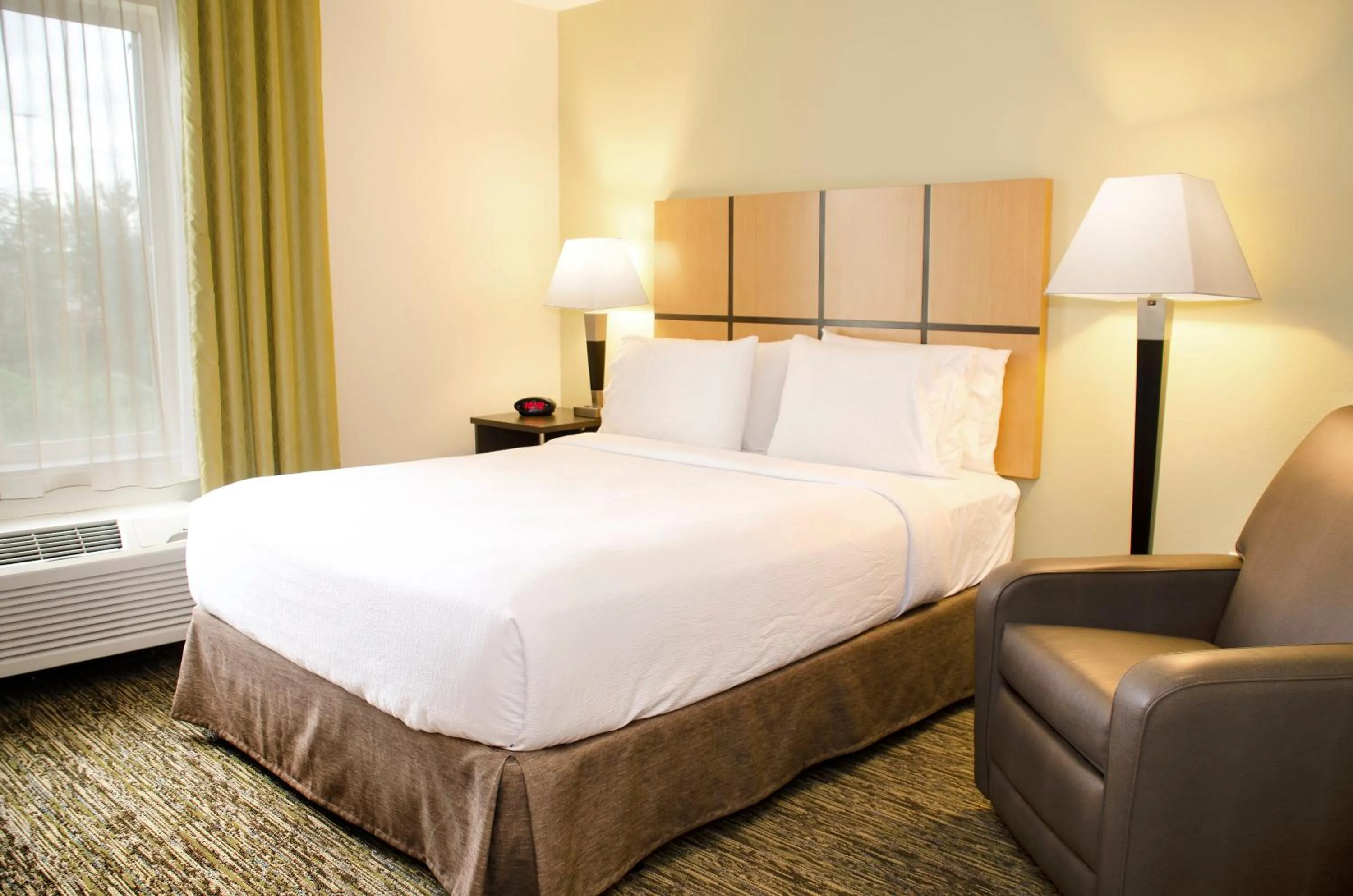 Queen Room - Hearing Accessible - Non-Smoking in Candlewood Suites York by IHG