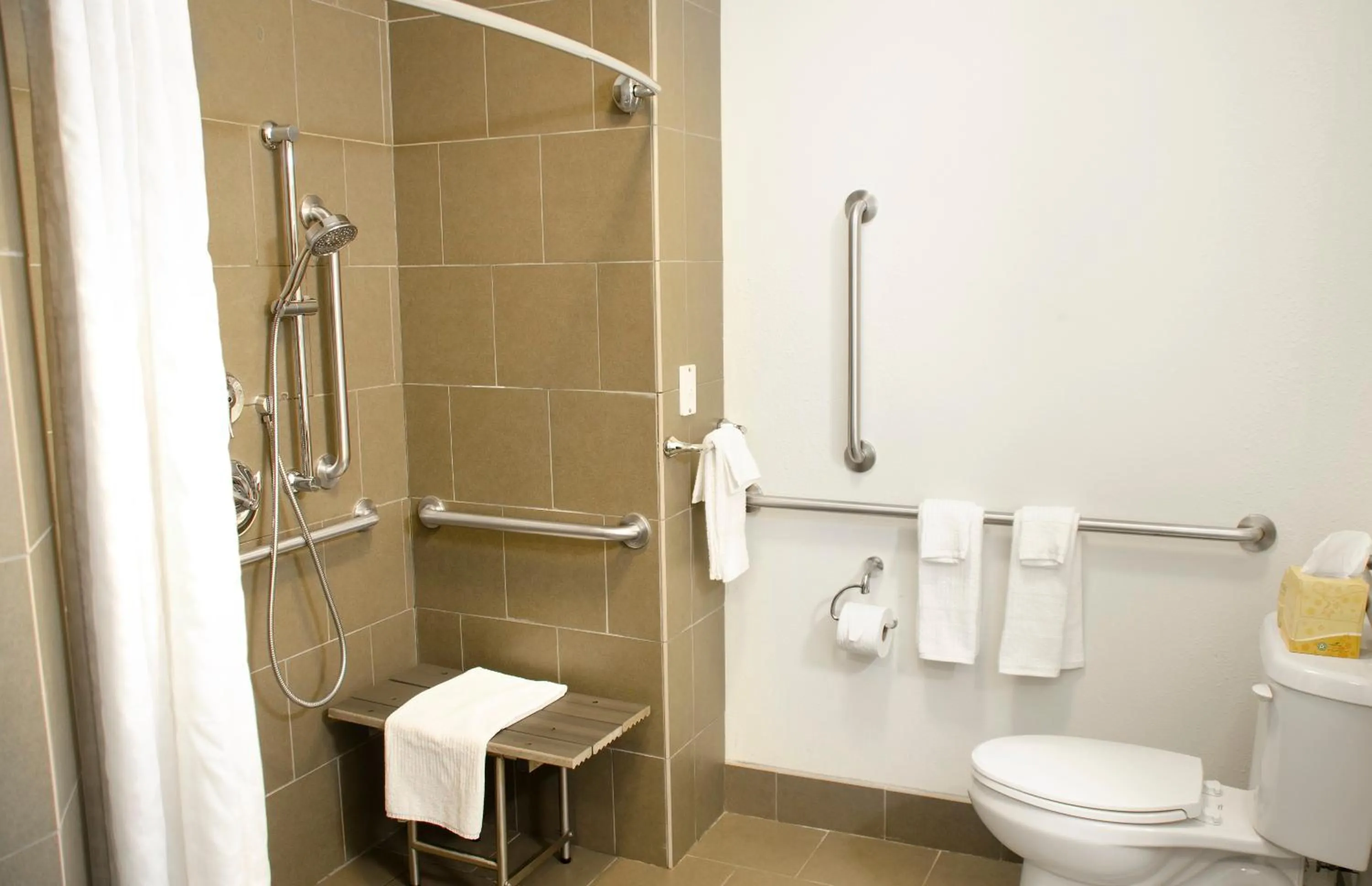 Queen Studio Suite - Mobility Access Roll in Shower/Non-Smoking in Candlewood Suites York by IHG