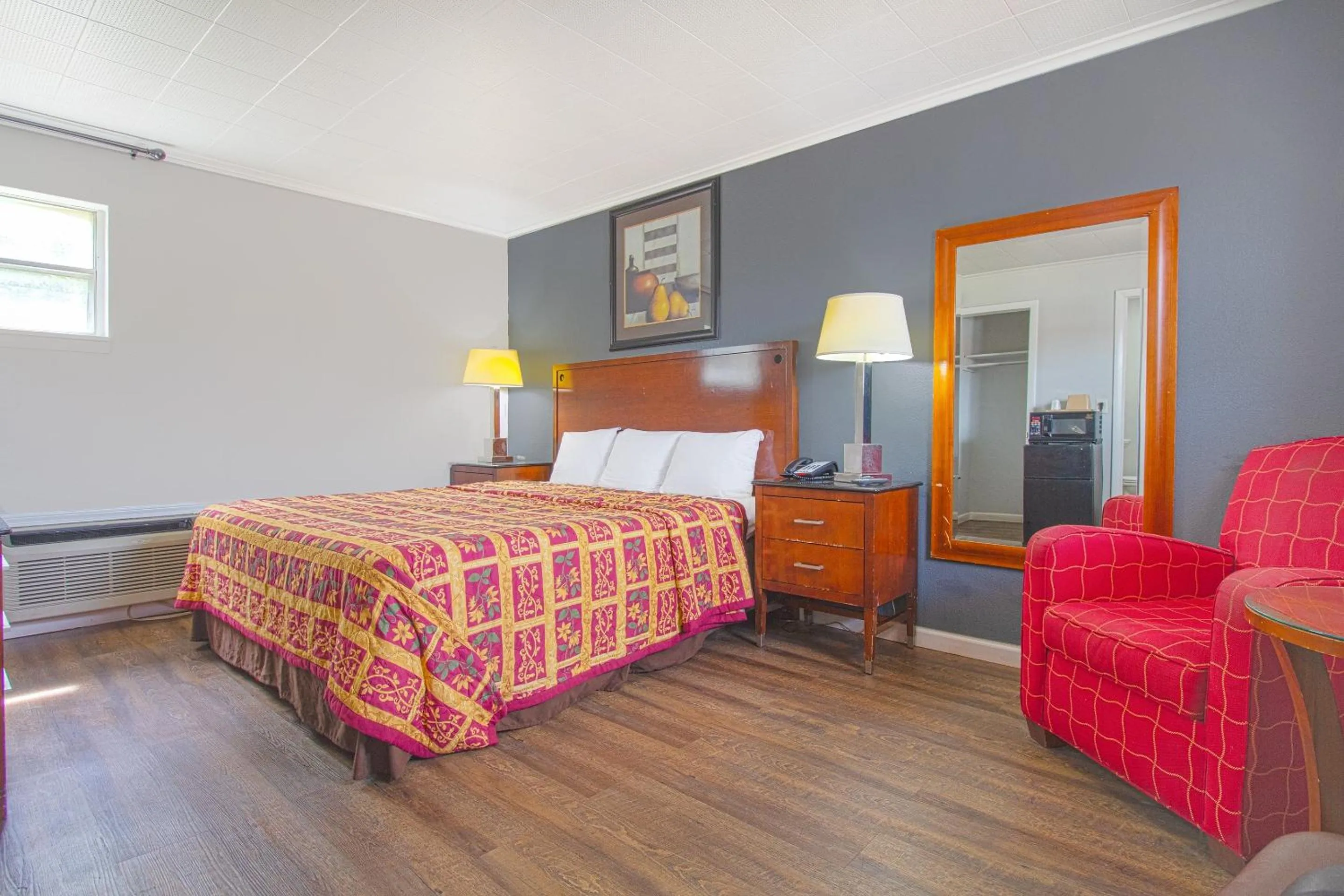 King Bed in OYO Hotel McAlester OK S Main St