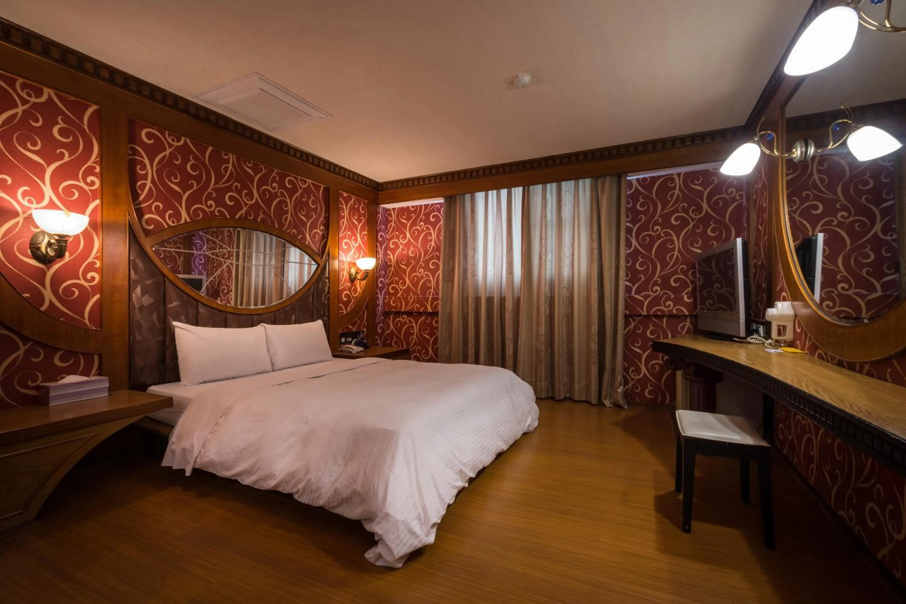 Deluxe Double Room in Golden Phoenix Hotel