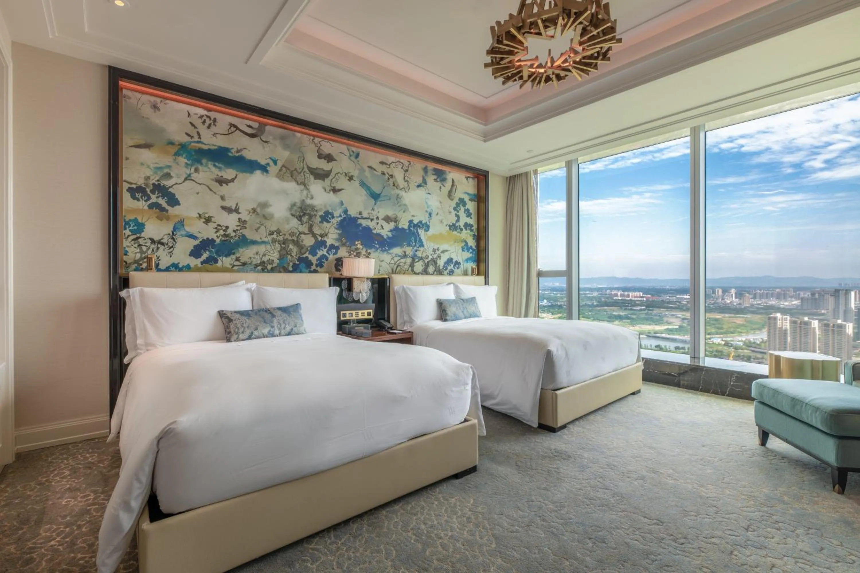 Queen Room with Lake View in Waldorf Astoria Chengdu