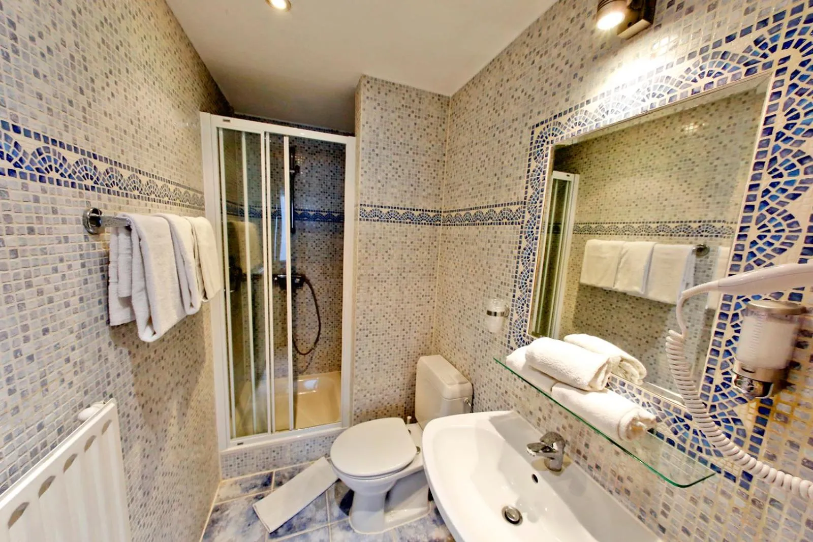 Superior Triple Room in Hotel Midi-Zuid