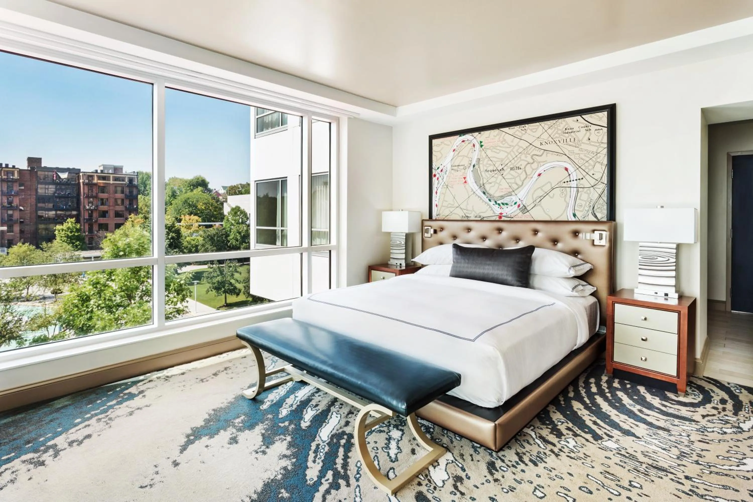 Corner King Room with City View in The TENNESSEAN Hotel