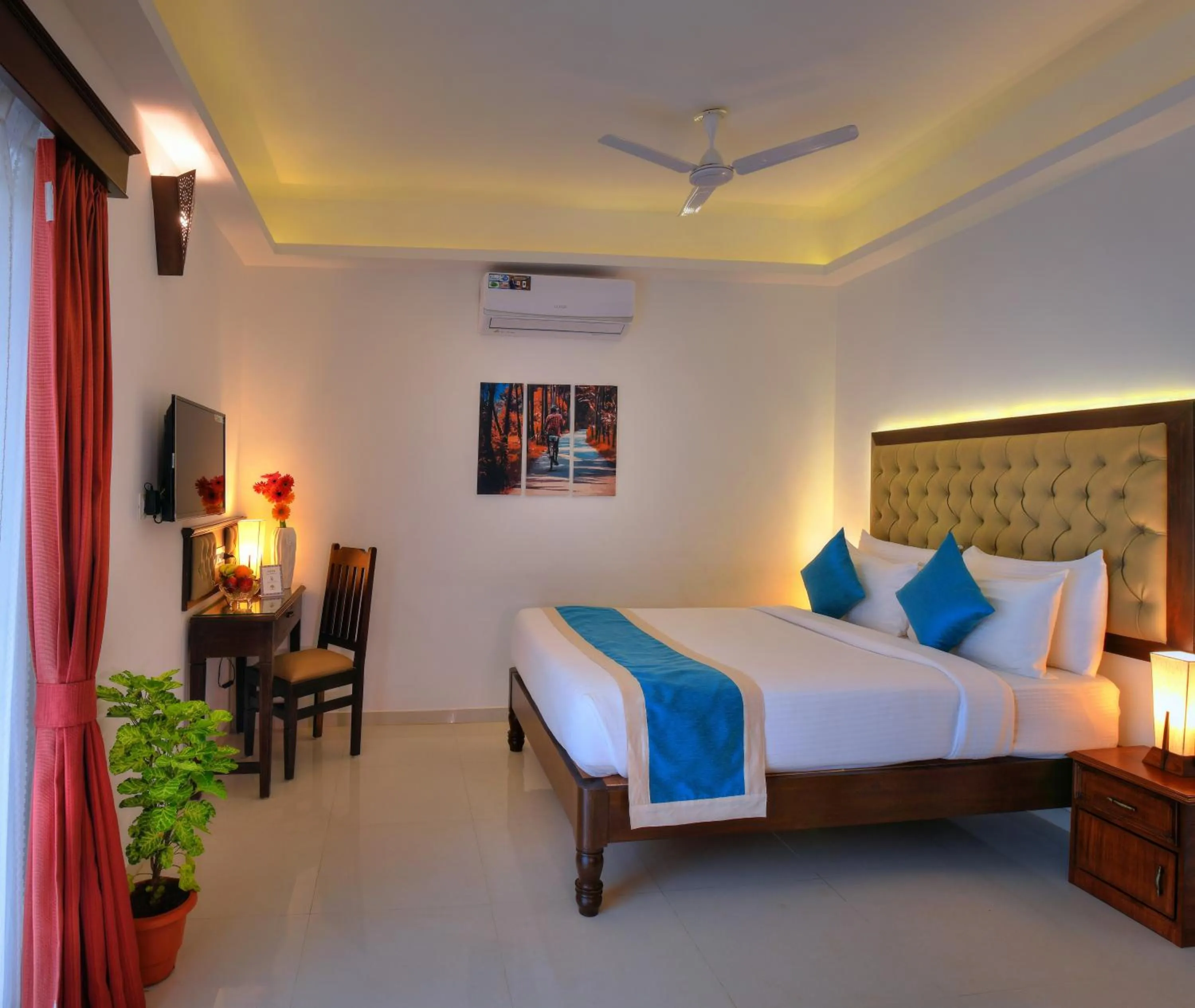 Superior Room with Balcony - single occupancy in TreeHouse Nova