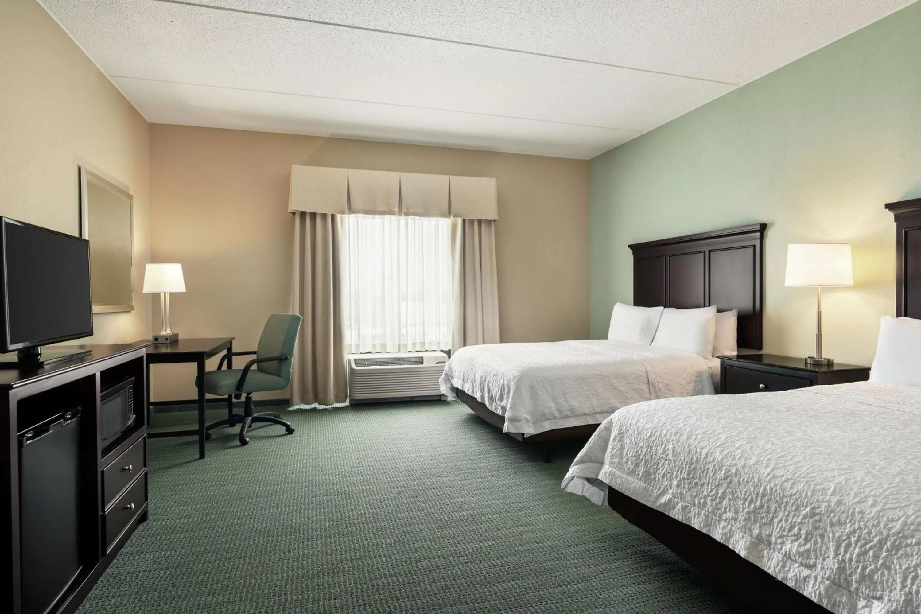 Queen Room with Two Queen Beds - Mobility and Hearing Access/Non-Smoking in Hampton Inn & Suites Mount Joy/Lancaster West, Pa